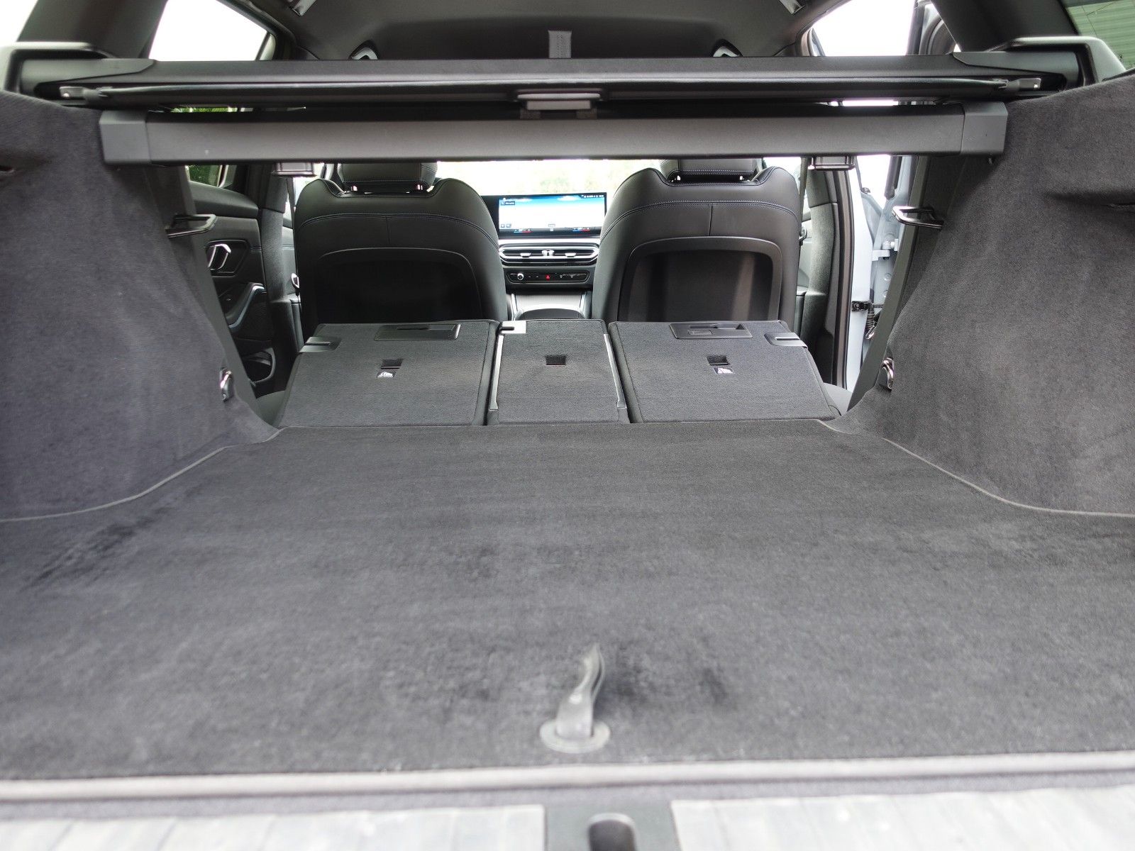 Fahrzeugabbildung BMW 318i Touring A M Sportpaket LMR18"/LED/Navi/...