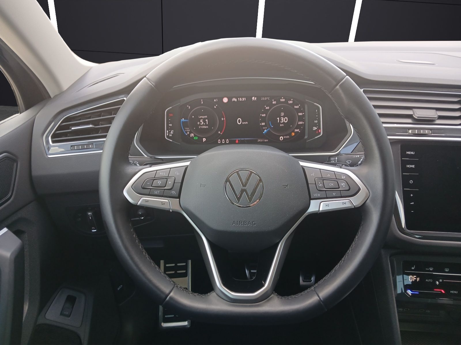 Fahrzeugabbildung Volkswagen Tiguan TDI United DSG Matrix Navi HUD AID ACC RF