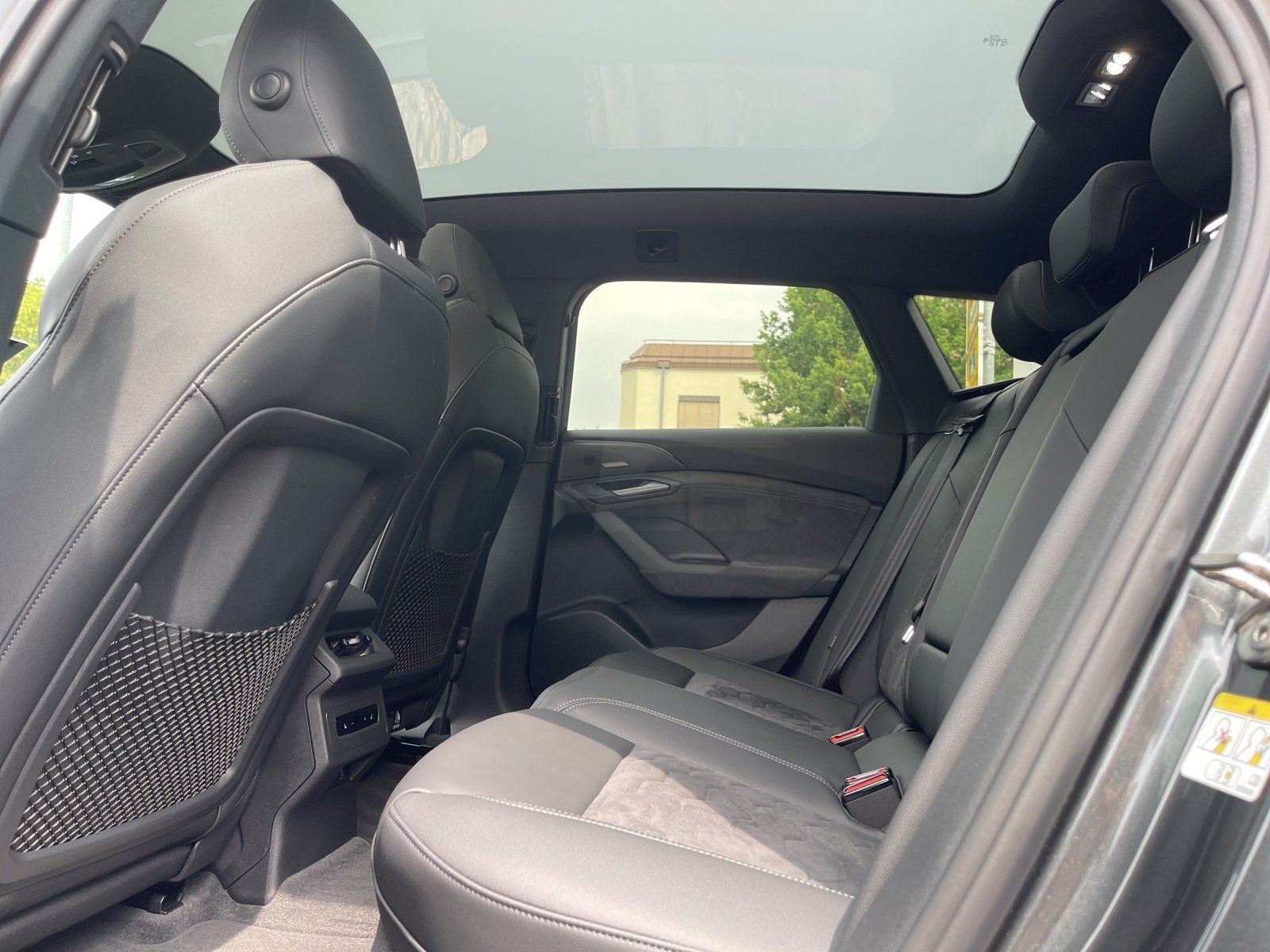 Fahrzeugabbildung Audi A6 Avant e-tron edition one edition one grey e-t