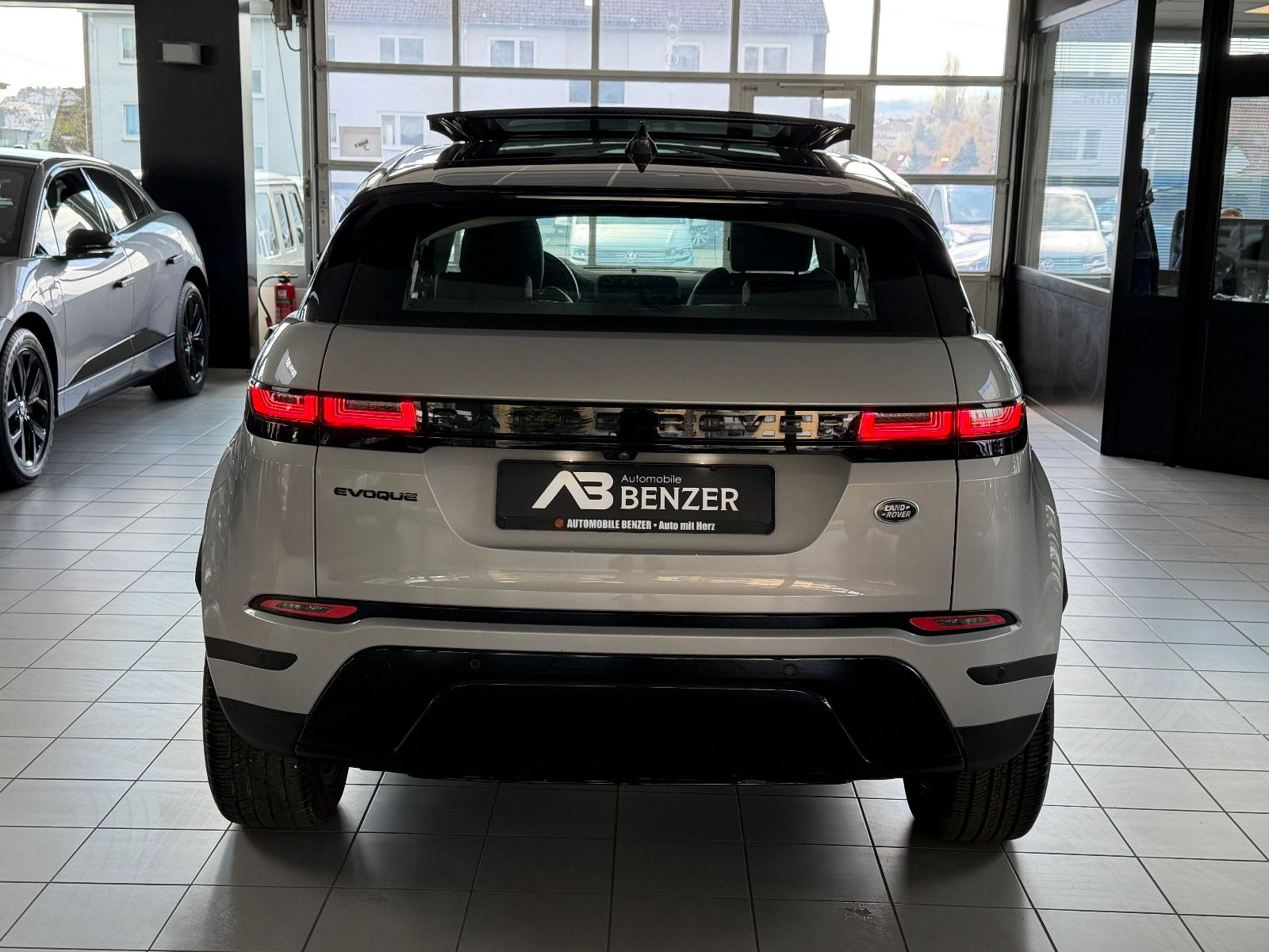 Fahrzeugabbildung Land Rover Range Rover Evoque SE Hybrid /PANO/MERIDIAN/