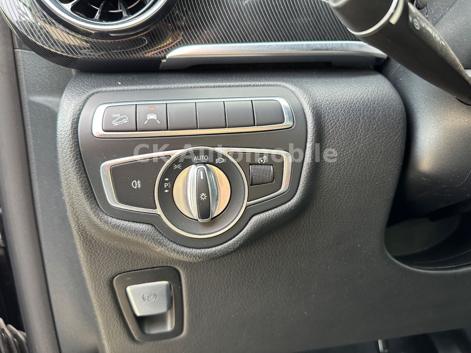 Fahrzeugabbildung Mercedes-Benz V300d EDITION 4Matic AMG-Line/7 Sitze/Pano/LED