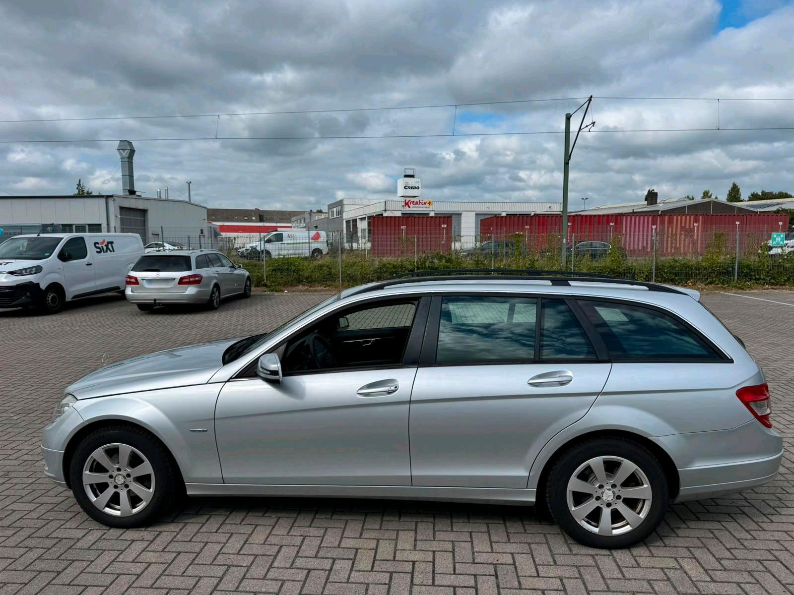 Mercedes-Benz C200 2010 — photo 10