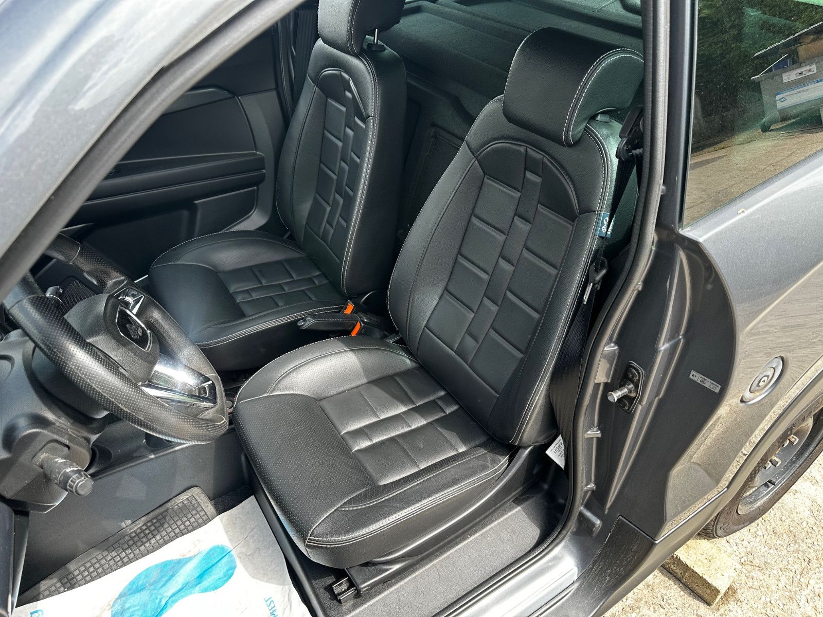 Ligier JS 60 DCi | Leder | Kamera | Carplay — Bild 9