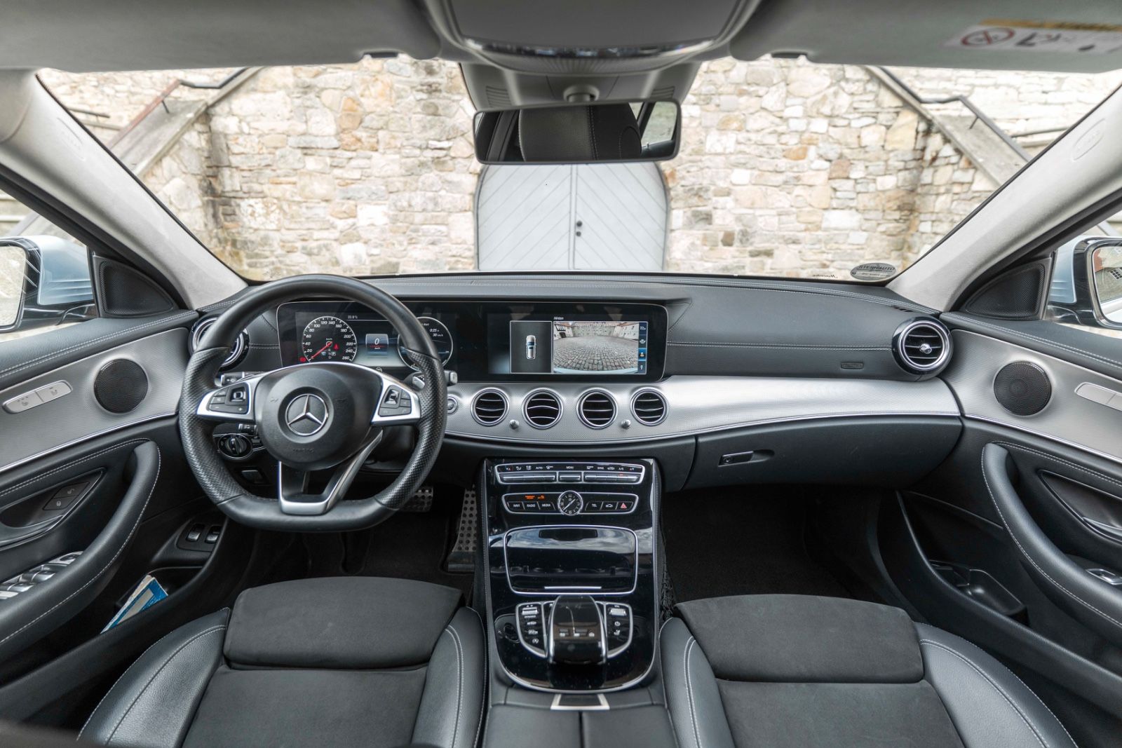 Fahrzeugabbildung Mercedes-Benz E 400 AMG 4MATIC LED KAM NAV ALC 8FACH AHK ACC