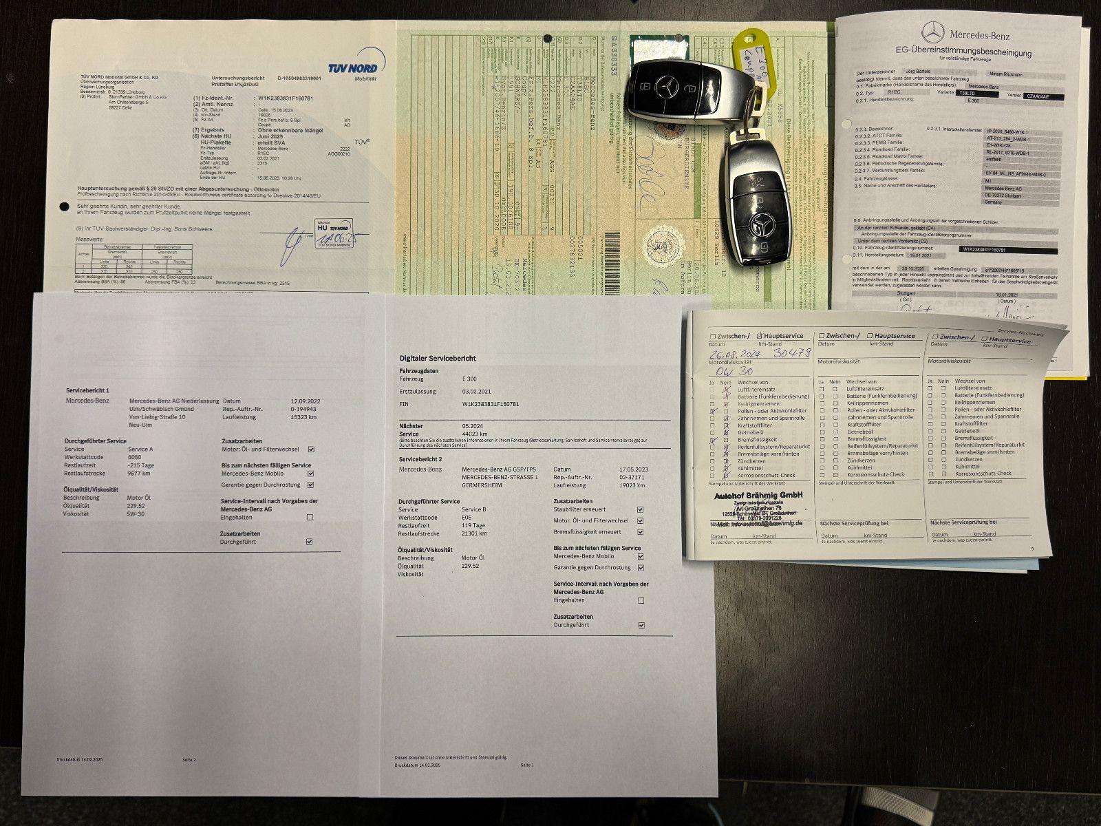 Fahrzeugabbildung Mercedes-Benz E 300 Coupe 9G 2X AMG LINE PANORAMA MBUX 20 ZOLL