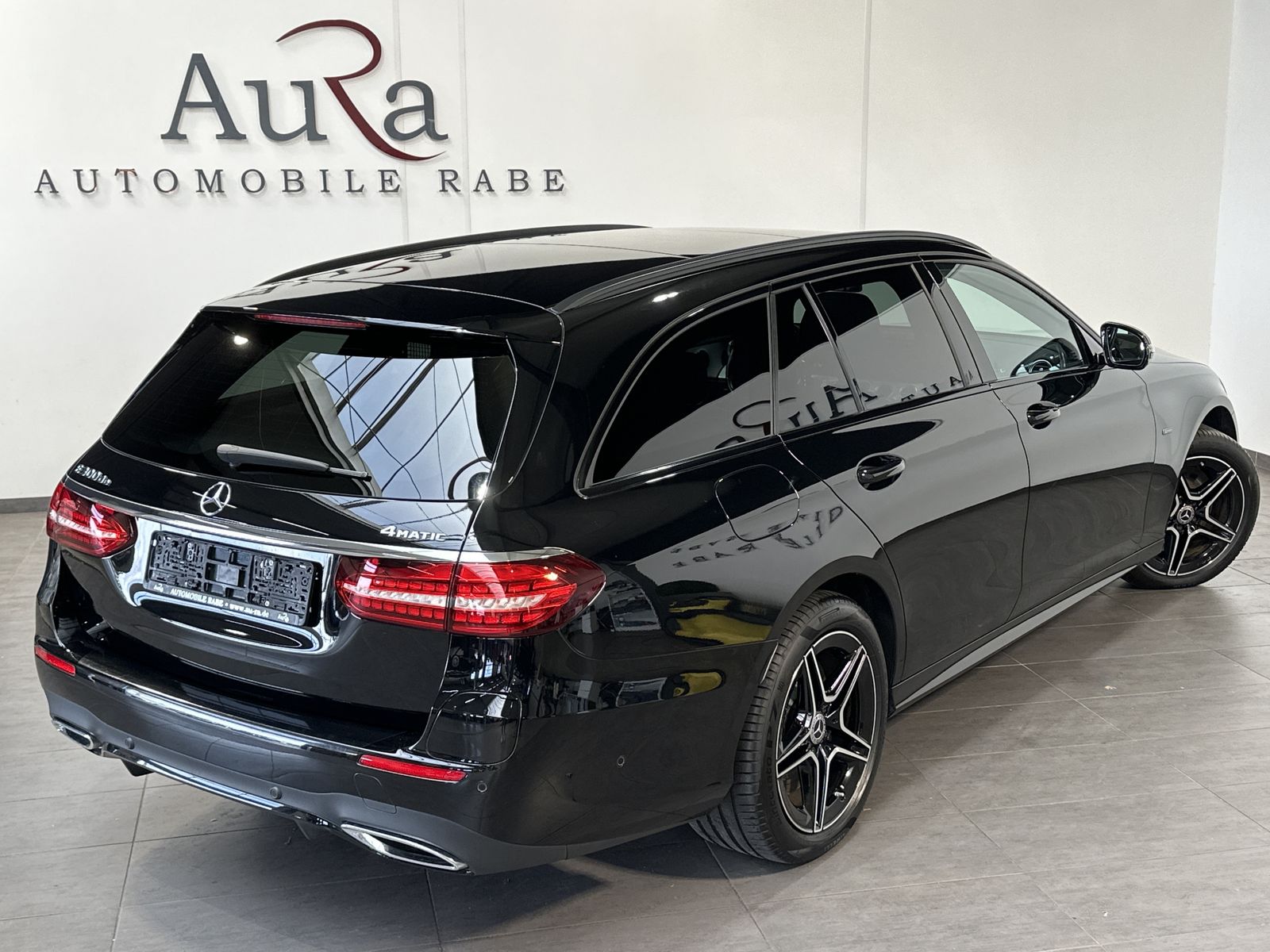 Fahrzeugabbildung Mercedes-Benz E 300de T 4Matic AMG NAV+LED+AHK+WIDESCREEN+PANO
