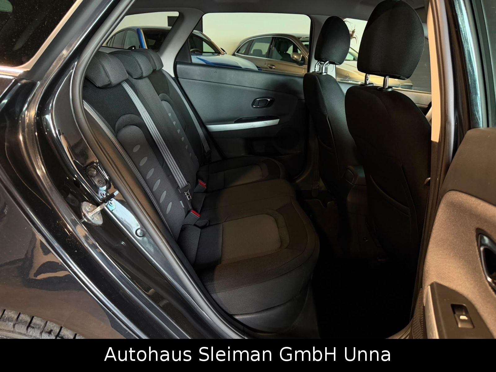 Kia cee'd 2014 — photo 16