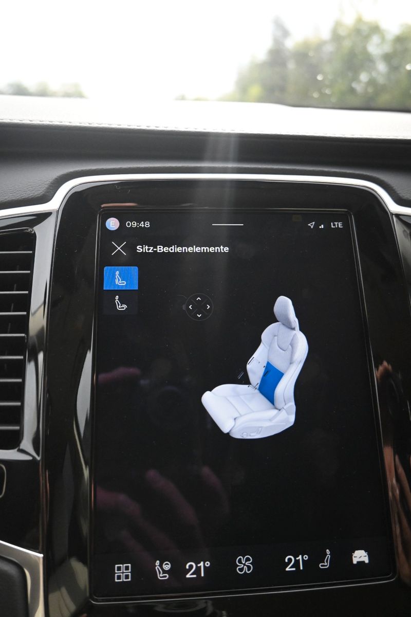Fahrzeugabbildung Volvo XC90B5 D Plus Bright AWD*360°*Alarm*FSHZG*STHZG*
