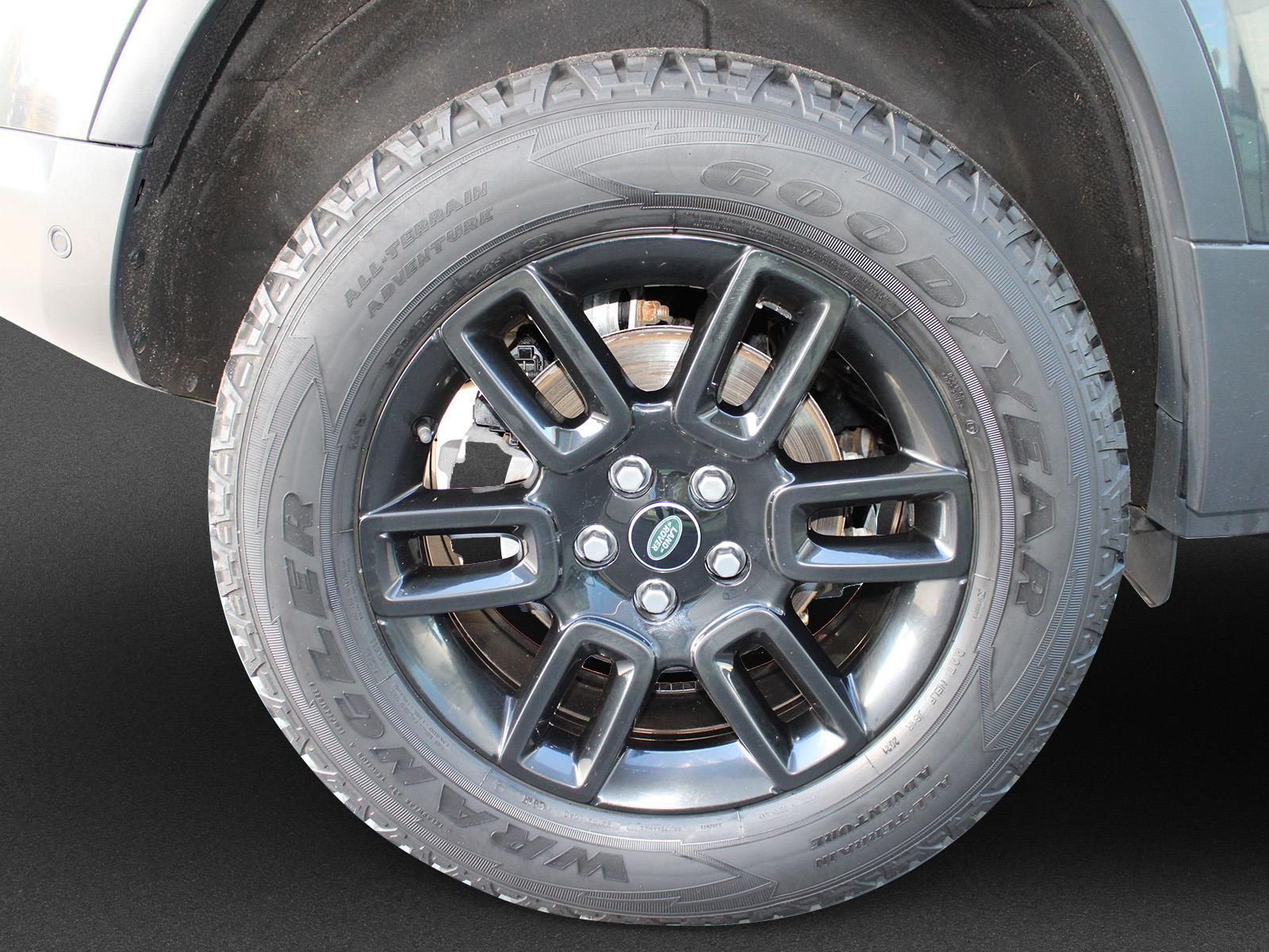 Fahrzeugabbildung Land Rover Land Rover Defender 110 D250 S