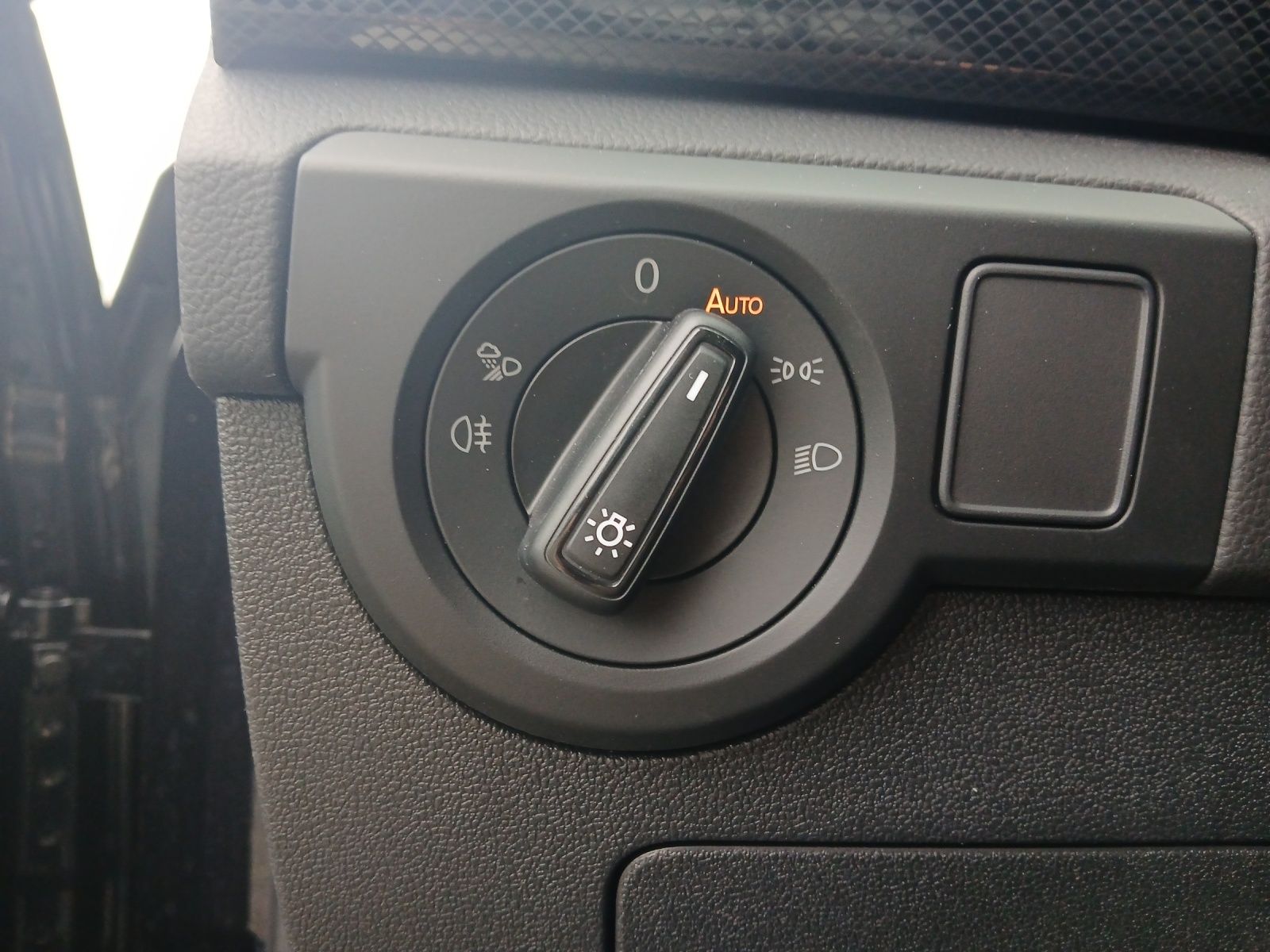 Fahrzeugabbildung Volkswagen T-Cross TSI Life Matrix AID ACC PDC SH