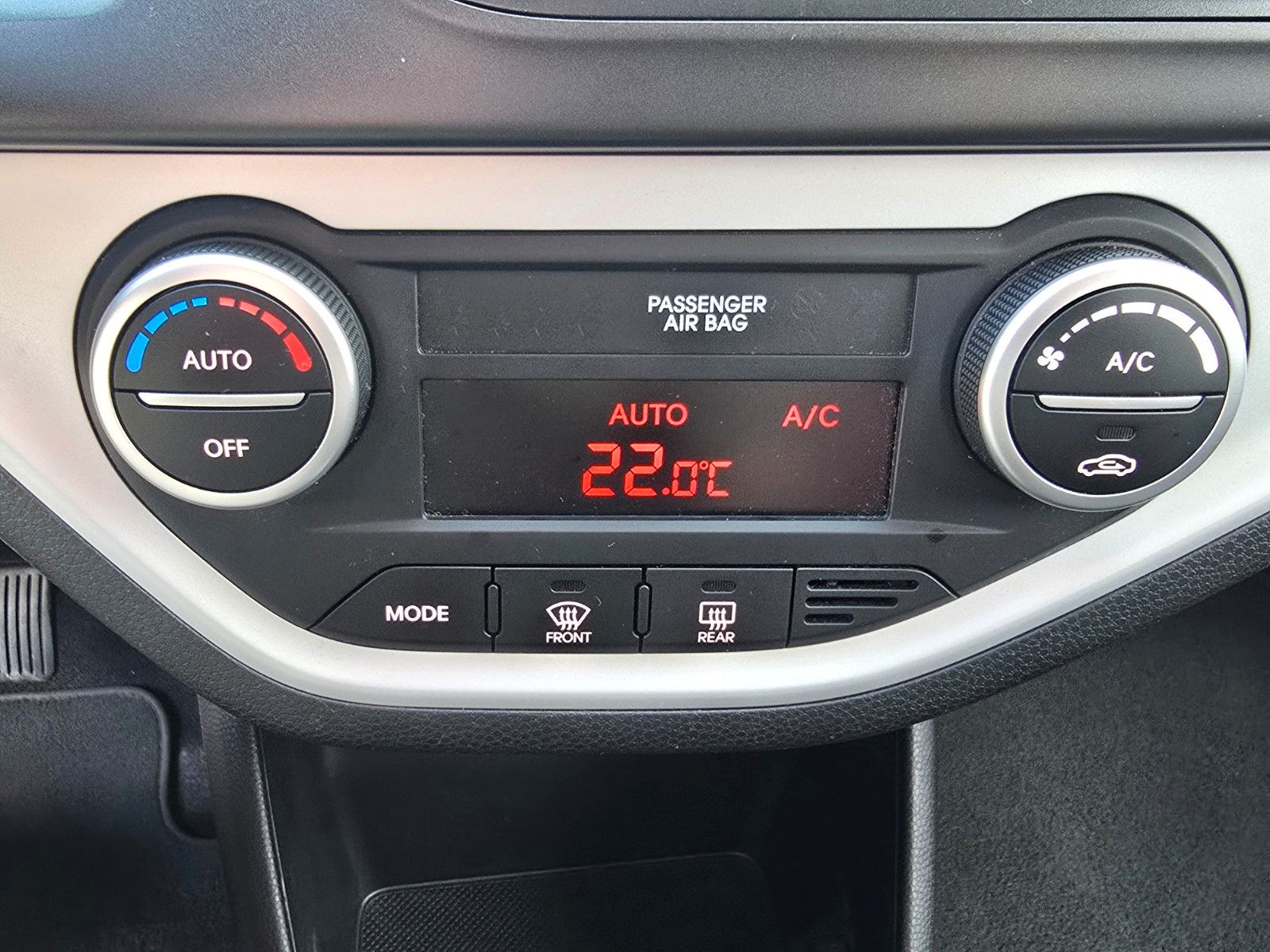 Fahrzeugabbildung Kia Picanto 1,0 Allwetter Sitzheizung Klimaautomatik