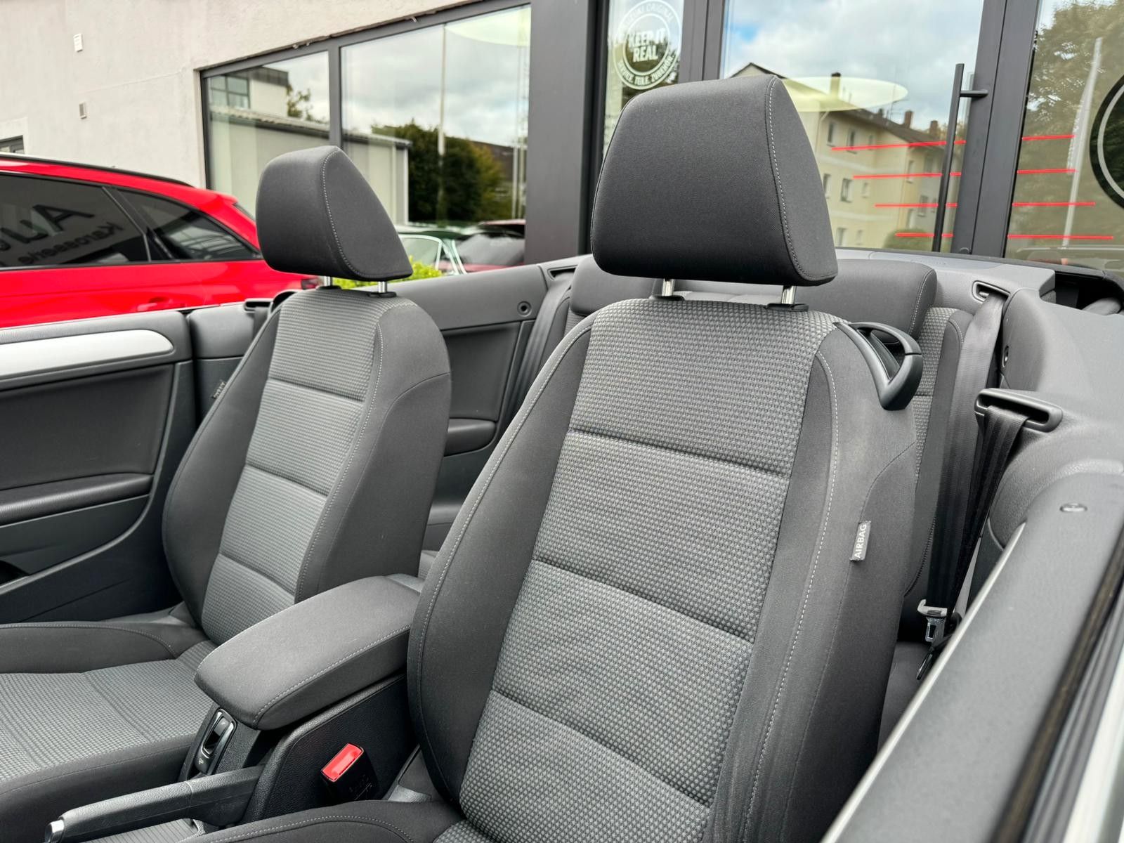 Fahrzeugabbildung Volkswagen Golf VI 1.6 TDI Cabriolet Basis BMT