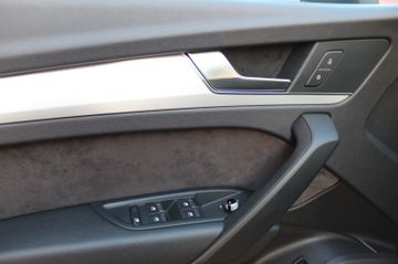 Fahrzeugabbildung Audi Q5 2.0 TFSI Quattro 2x S Line Matrix Pano 20"