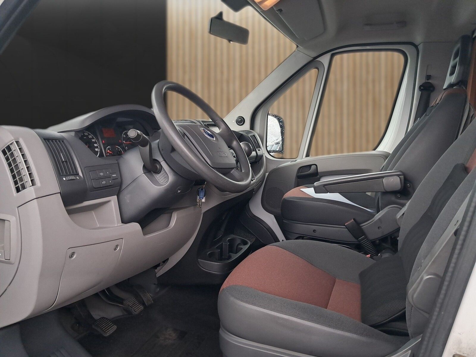 Fahrzeugabbildung Knaus Sun Traveller SunTR 550 D SAT, Markise, RK