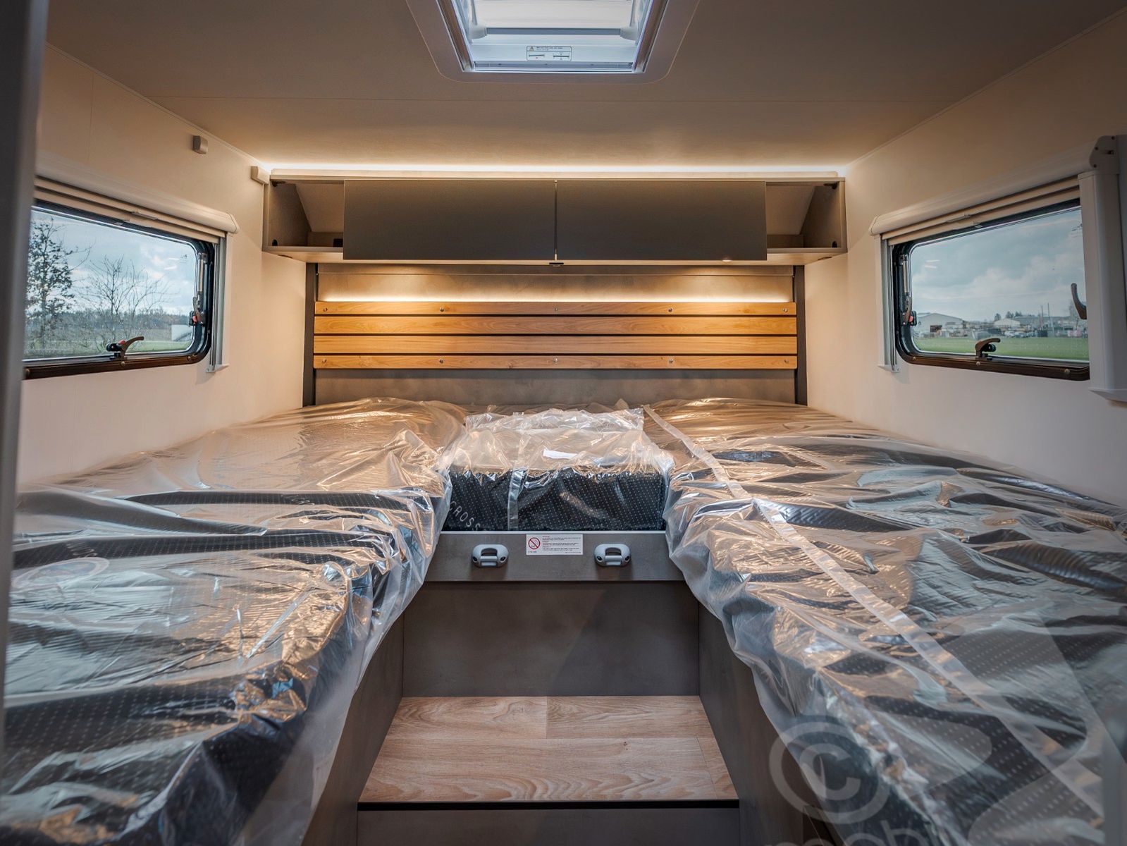 Fahrzeugabbildung Crosscamp EXPDN 7.4 E Peugeot Automatik