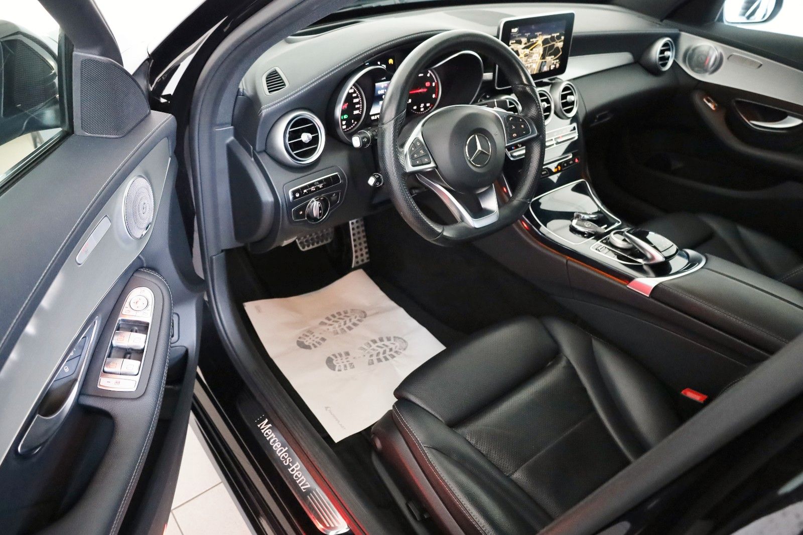 Fahrzeugabbildung Mercedes-Benz C 220d T, AMG Line,HeadUp,ACC,Keyless,Burmester