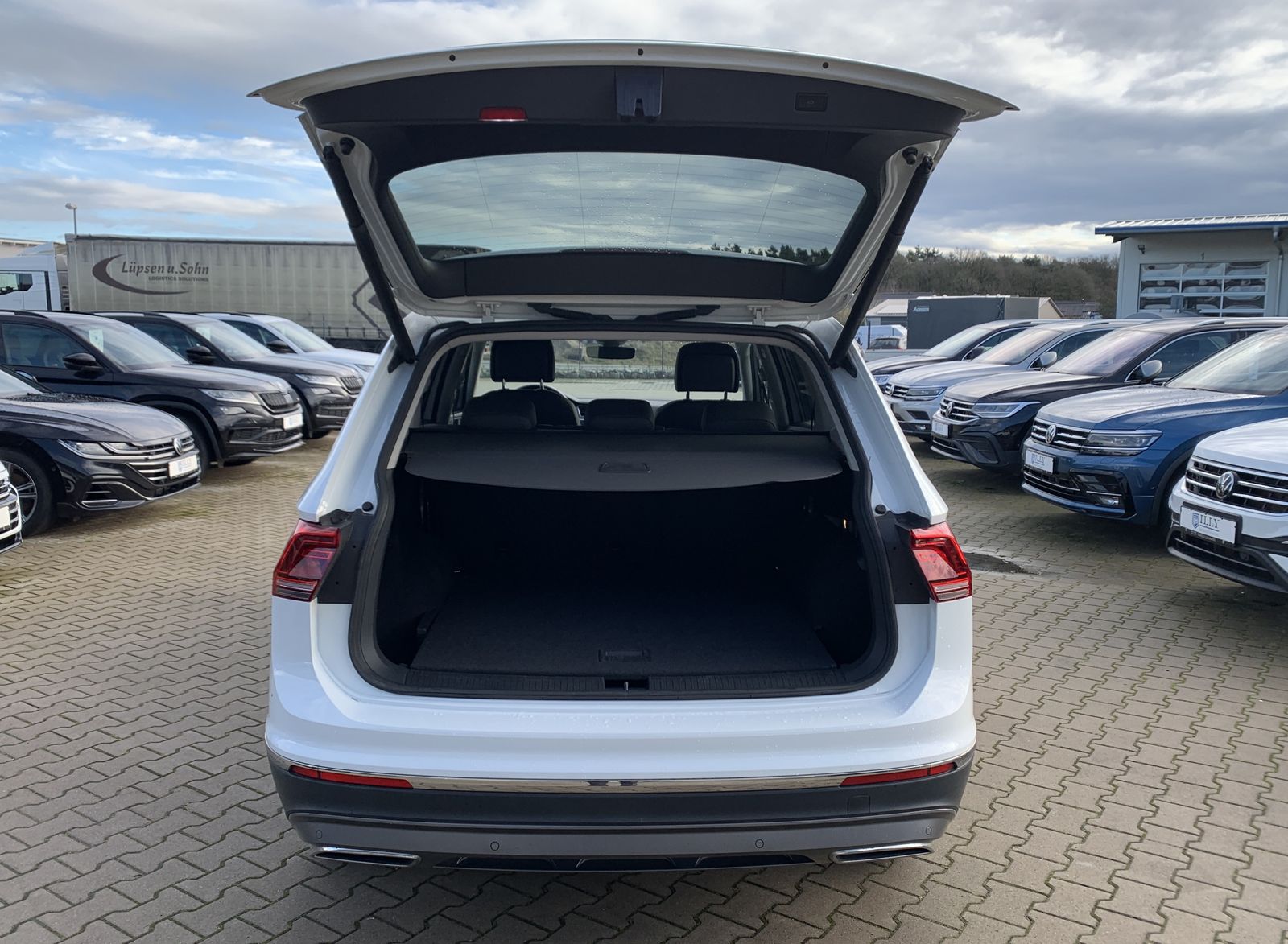 Fahrzeugabbildung Volkswagen Tiguan Allspace 2.0 TDI*Highline*4Motion*AHK*LED