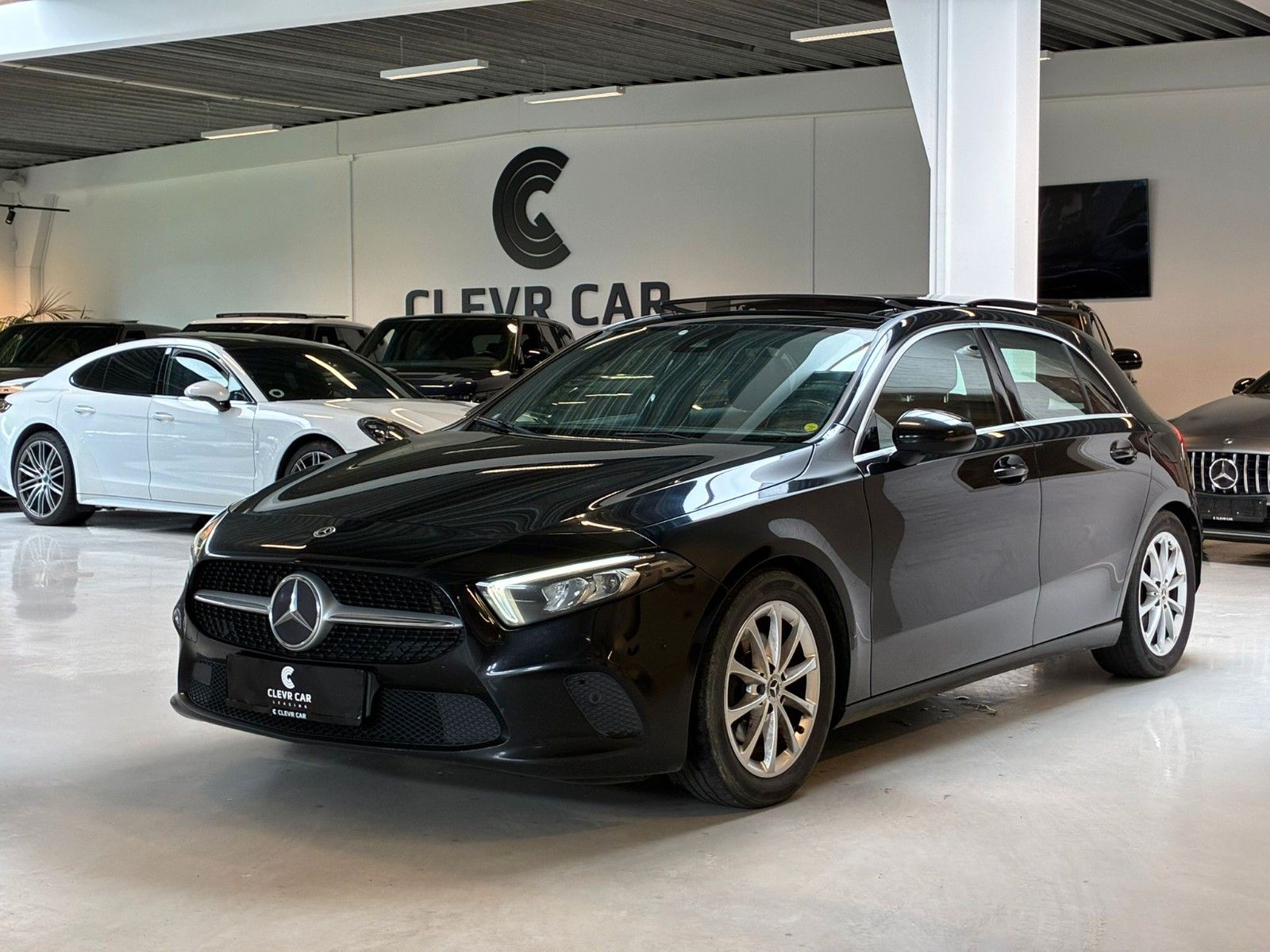 MERCEDES-BENZ A 200+CC+PANO+TRAILER+NAVI+LEATHER+PARK+++