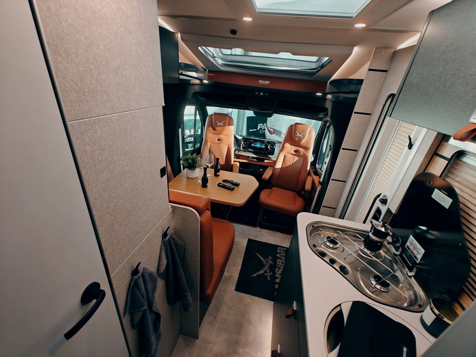 Fahrzeugabbildung HYMER / ERIBA / HYMERCAR ML - T 580 4x4² RSX - SANSIBAR® LTD. PTS PANTONE