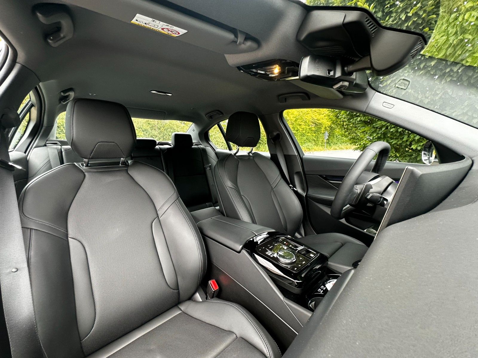 Fahrzeugabbildung BMW 520d Limo Aut. LC+ adLED Kamera H/K Leder SHZ
