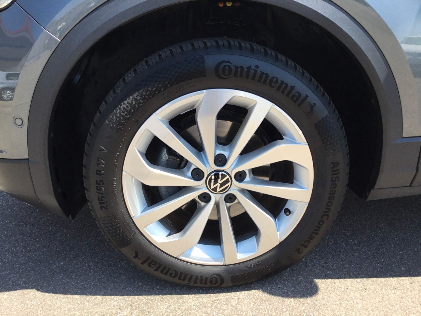 Fahrzeugabbildung Volkswagen T-Roc 1.5 TSI DSG Style+AHK+LED+ACC+17"+Kamera