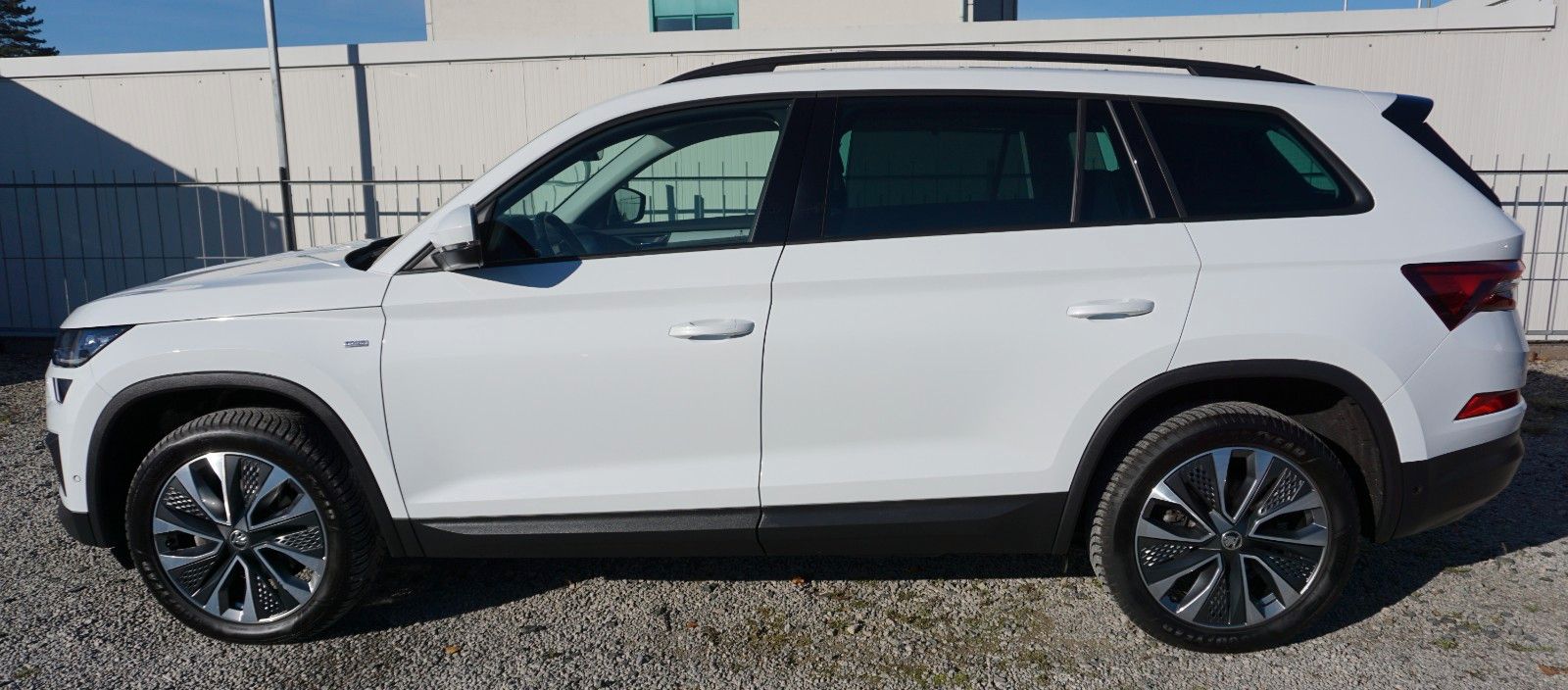 Fahrzeugabbildung SKODA Kodiaq Tour 4x4, LED,Navi,Kamera,SH,DAB,AHK