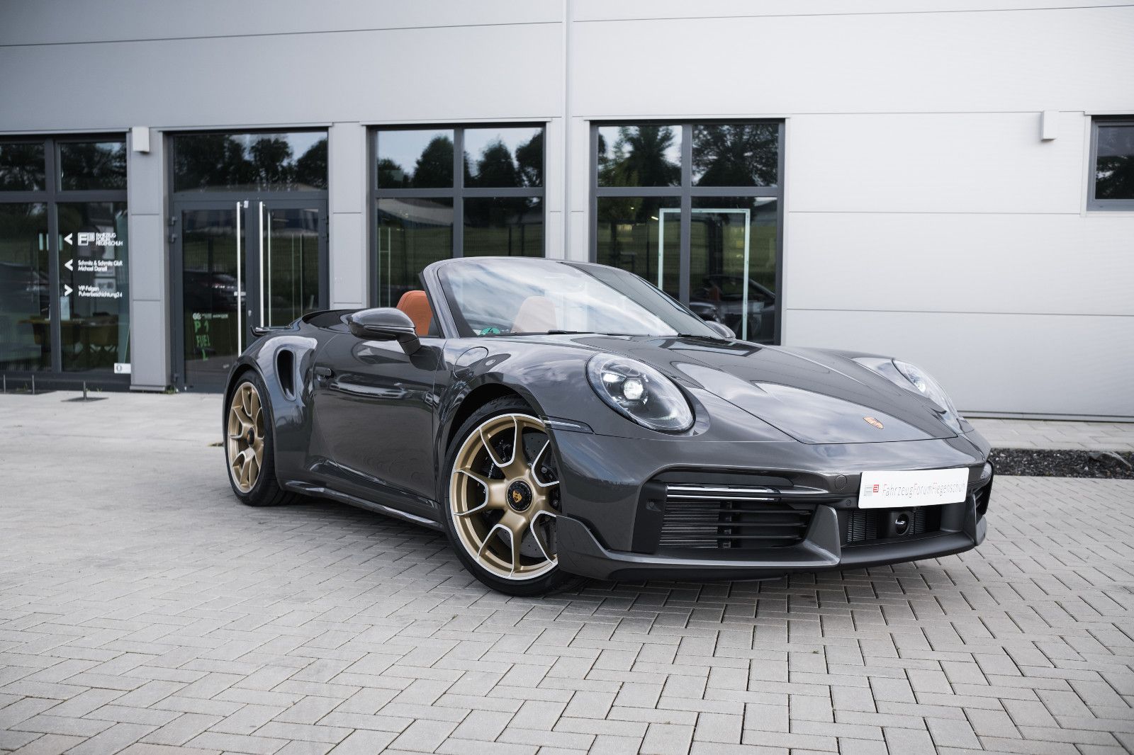 Fahrzeugabbildung Porsche 992/911 Turbo S Cabrio, Heritage&Sport D-Paket