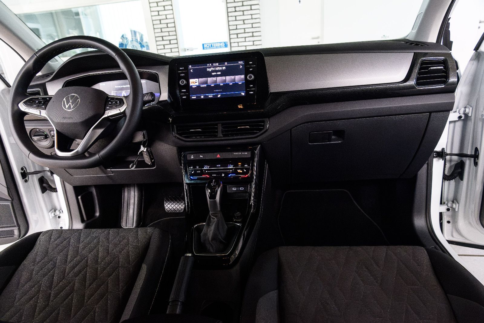 Fahrzeugabbildung Volkswagen T-Cross 1.0 TSI 85 kW Life +LED +ACC +Allwetter