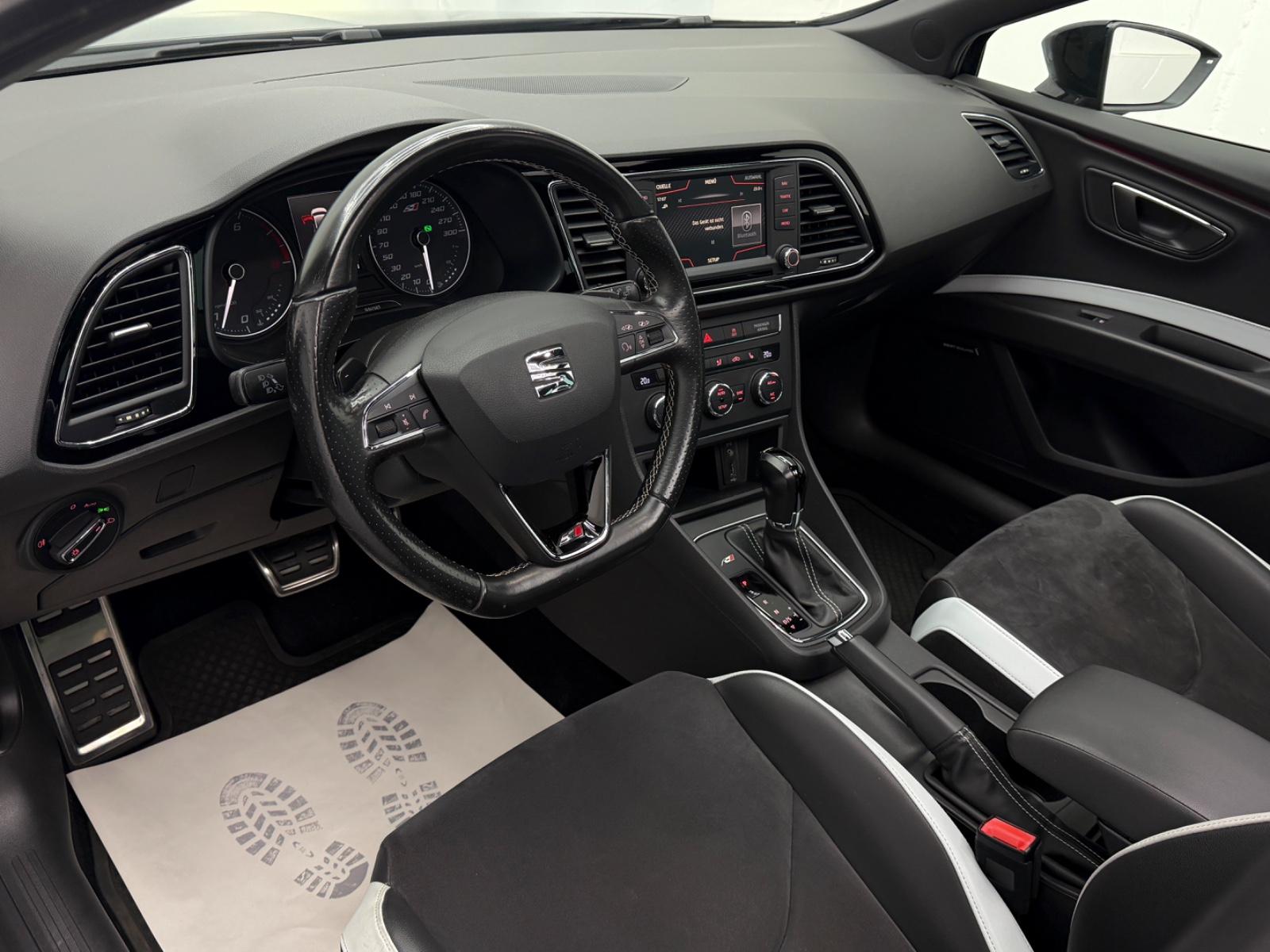 Seat Leon ST Cupra 290 ch DSG • Toit pano • Caméra • Cuir / Alcantara • DCC • Jantes 19"