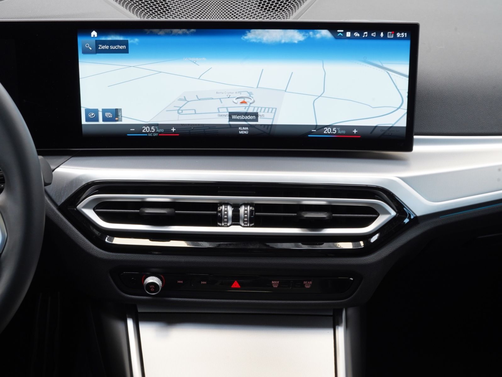 Fahrzeugabbildung BMW 320 i Touring M Sport SHADOW/WIDE/HEADUP/PANO