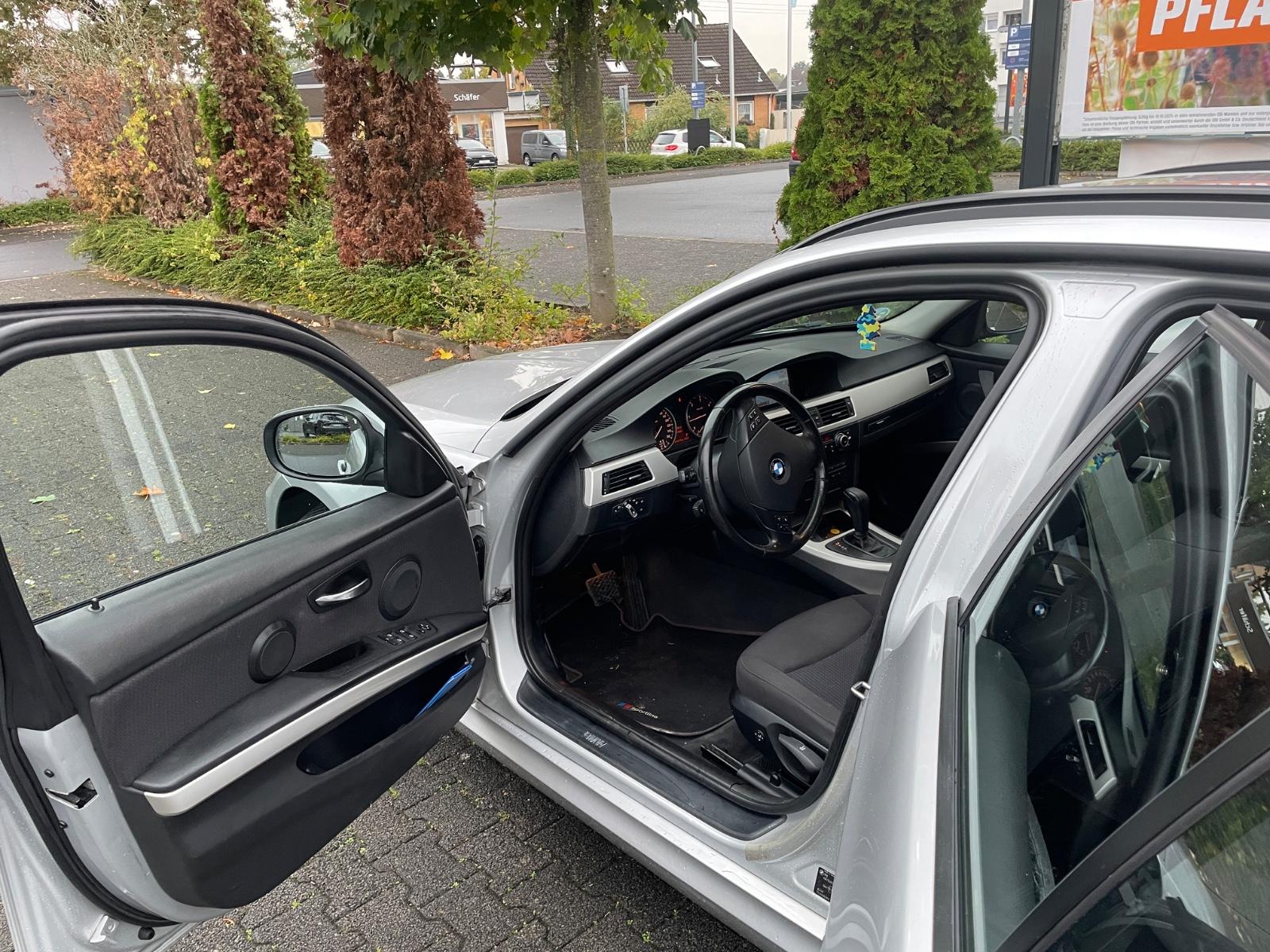BMW 320 2010 — photo 9