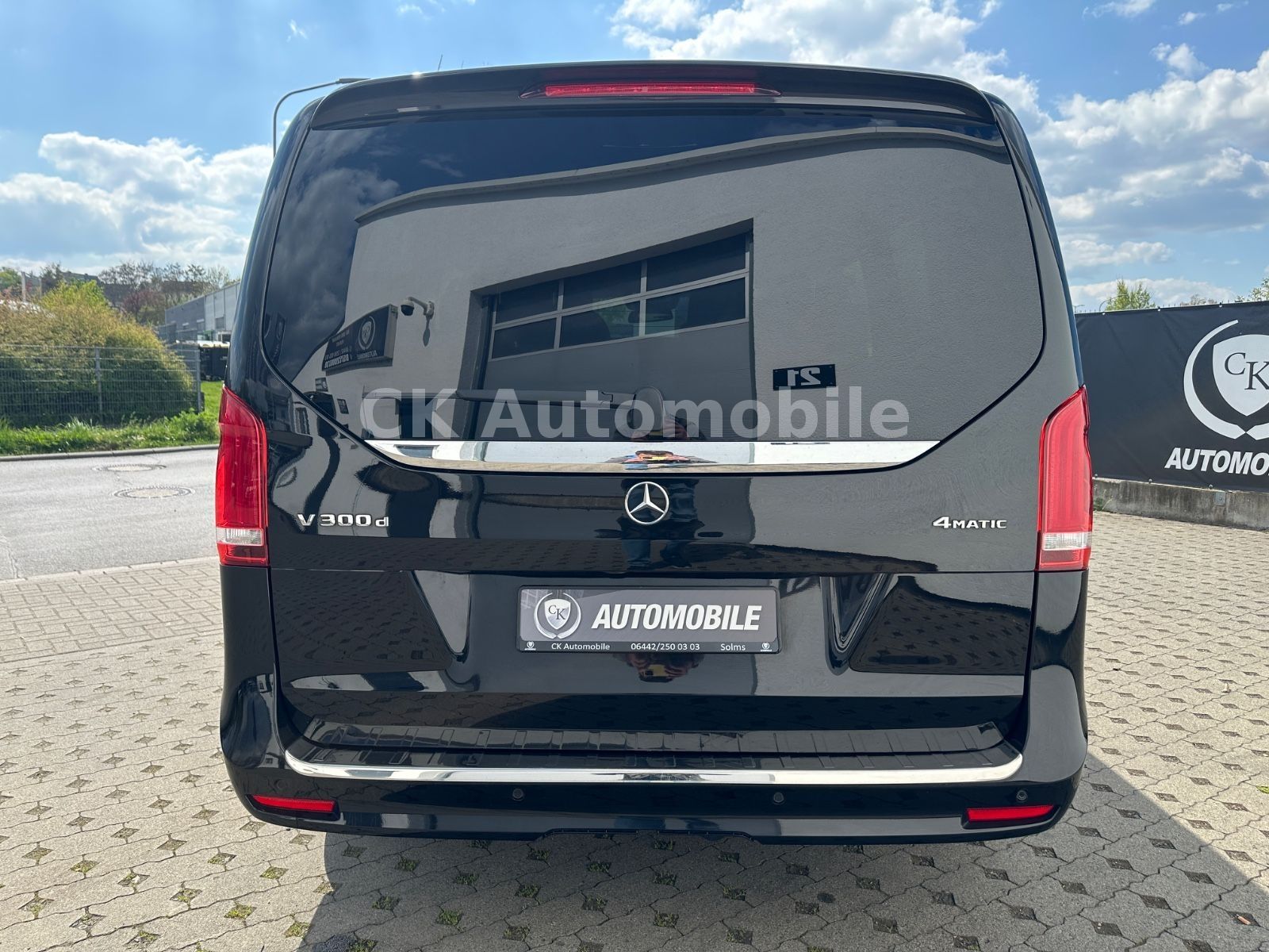 Fahrzeugabbildung Mercedes-Benz V 300d 4 Matic AVANTGARDE AMG-Line/6 Sitze/Pano
