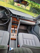 Mercedes-Benz W 124 coupé. E200 - Mercedes-Benz: Coupe, C124