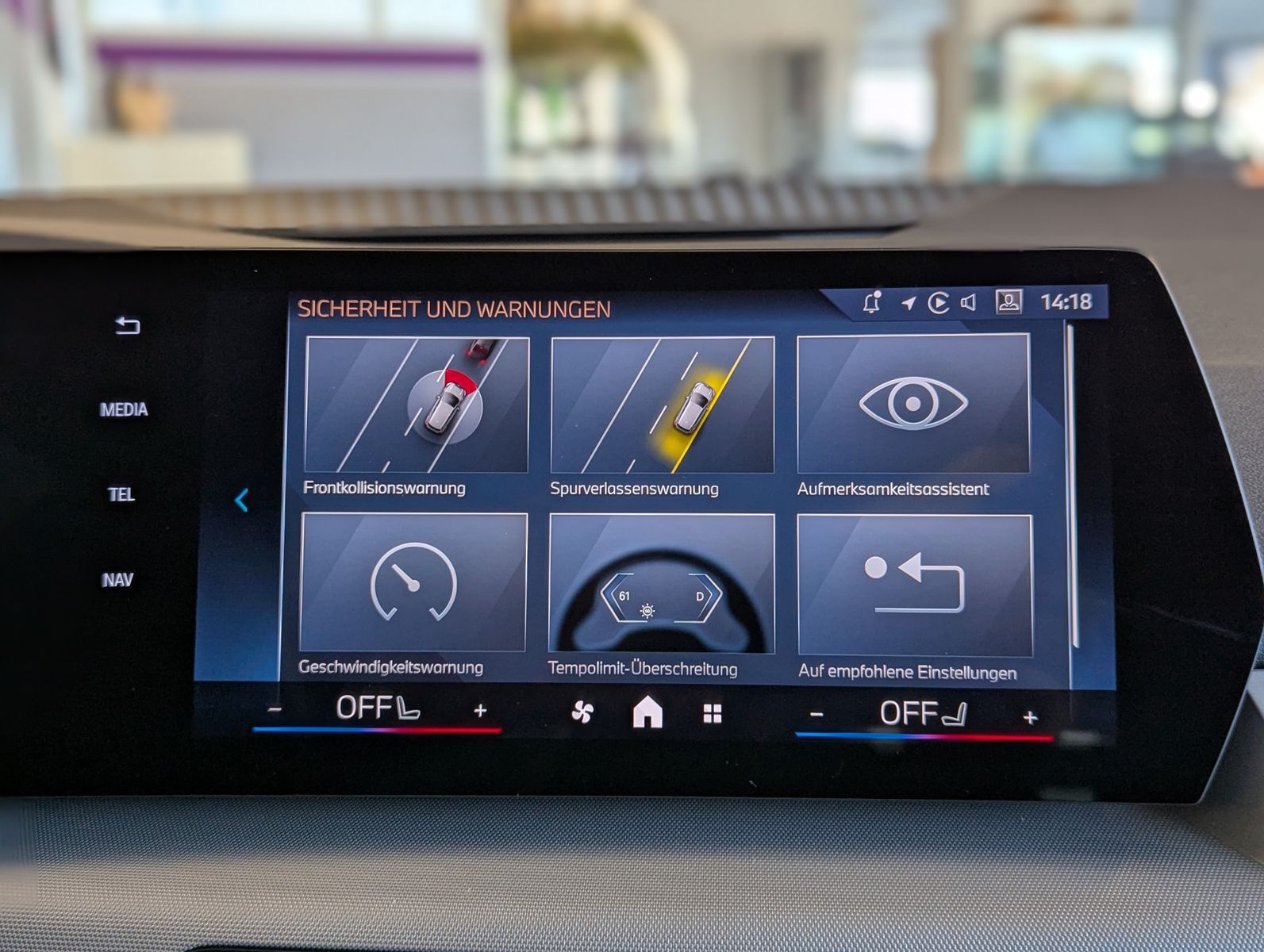 BMW 218 Active Tourer i Panorama Sport-Sitze AHK - Image 27