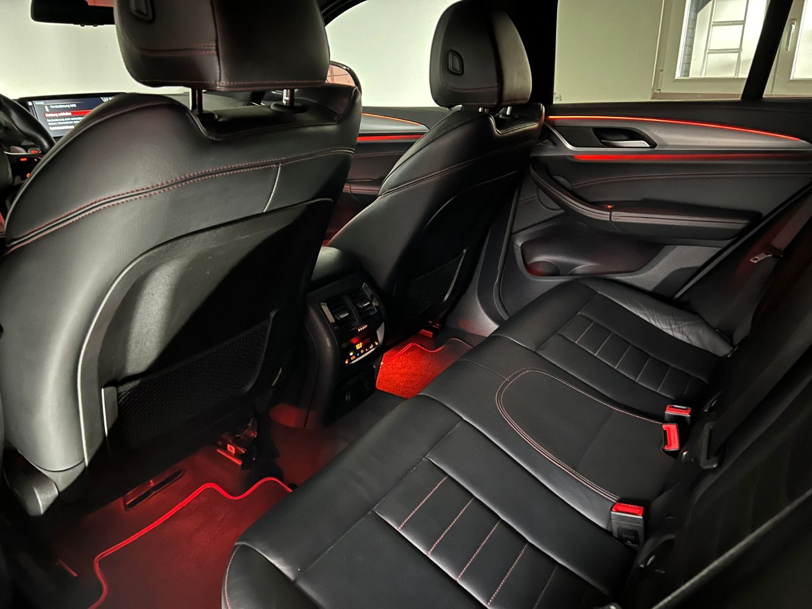 Fahrzeugabbildung BMW X4 xDrive 30 i M SPORT/AHK/ACC/LED/H&K/PANO/STHZ