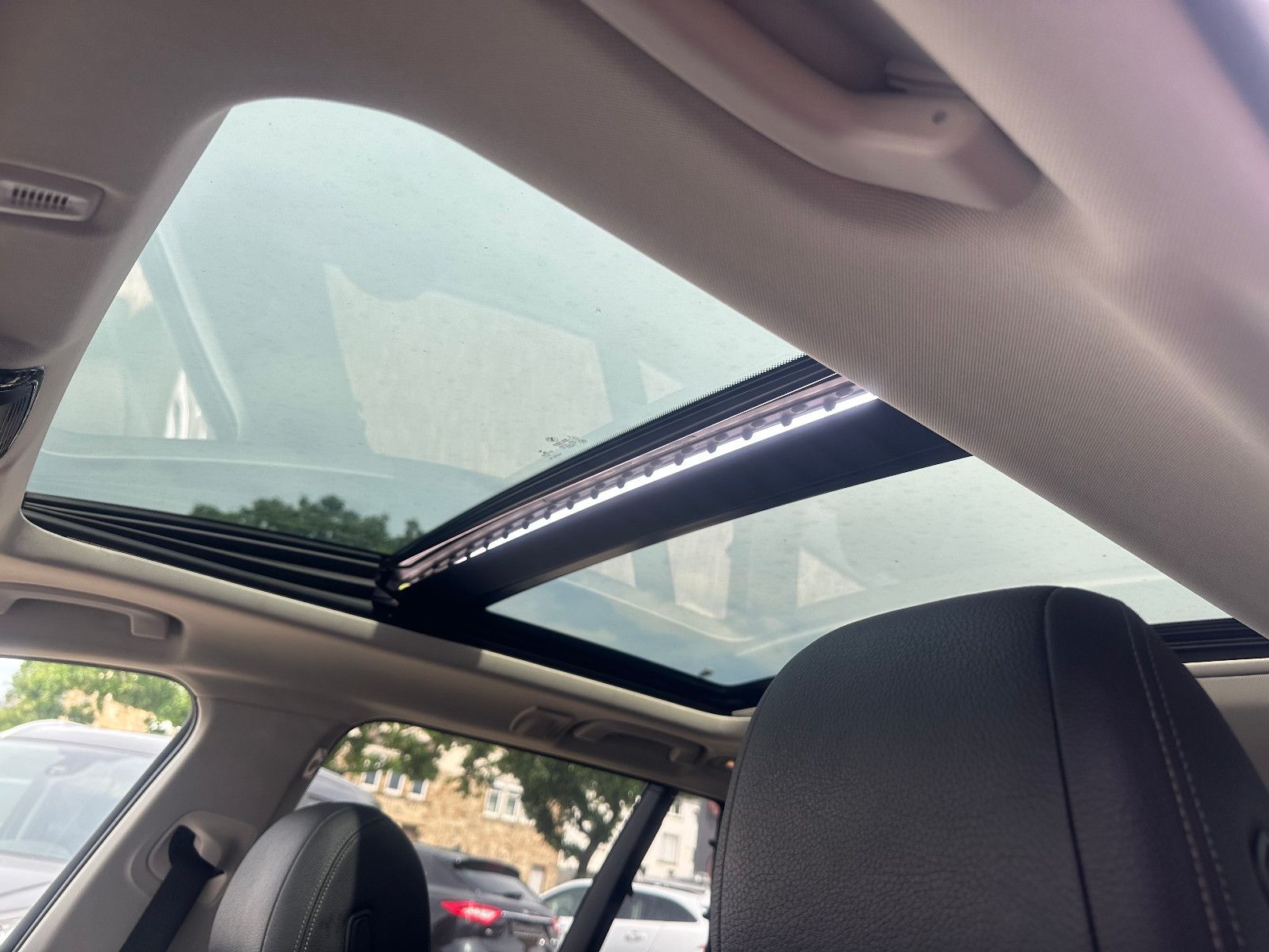 Fahrzeugabbildung BMW 530 d TOURING LUXURY LINE*AHK+PANO+MOD.2020*