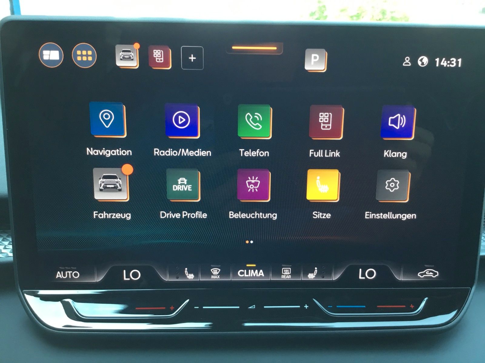 Fahrzeugabbildung CUPRA Terramar 1.5 eTSI DSG+AHK+360°+Headup+ACC
