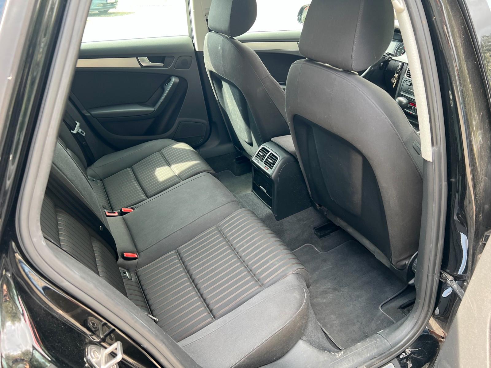 Audi A4 2011 — photo 7