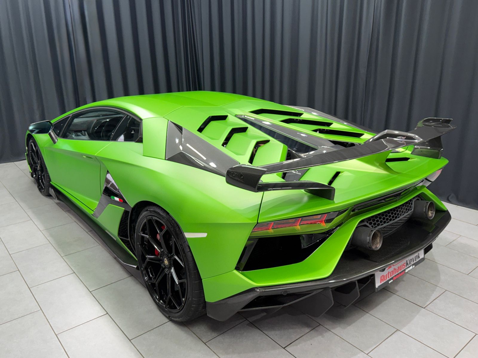 Fahrzeugabbildung Lamborghini Aventador SVJ | FULL CARBON|LIFT|SENSONUM|PPF|