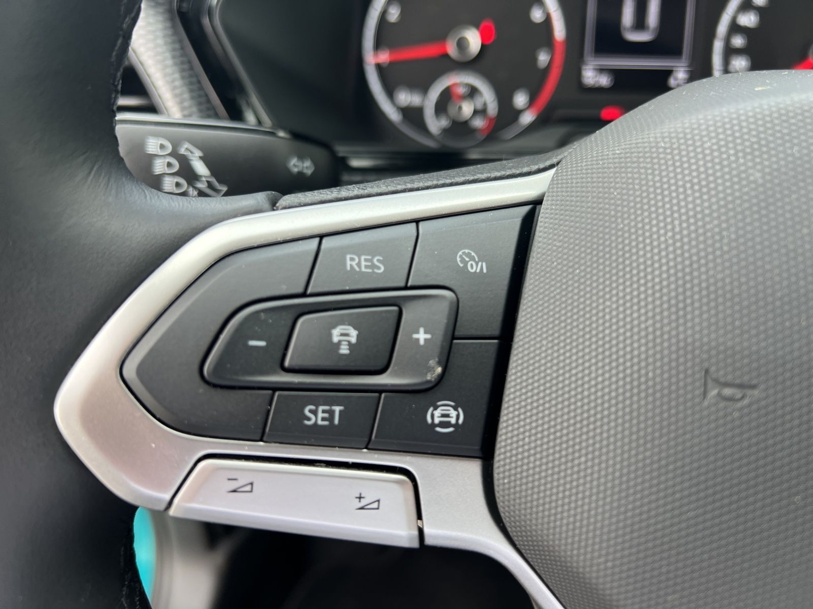 Fahrzeugabbildung Volkswagen T-Cross Life TSI LED ACC SHZ PDC WeConnect