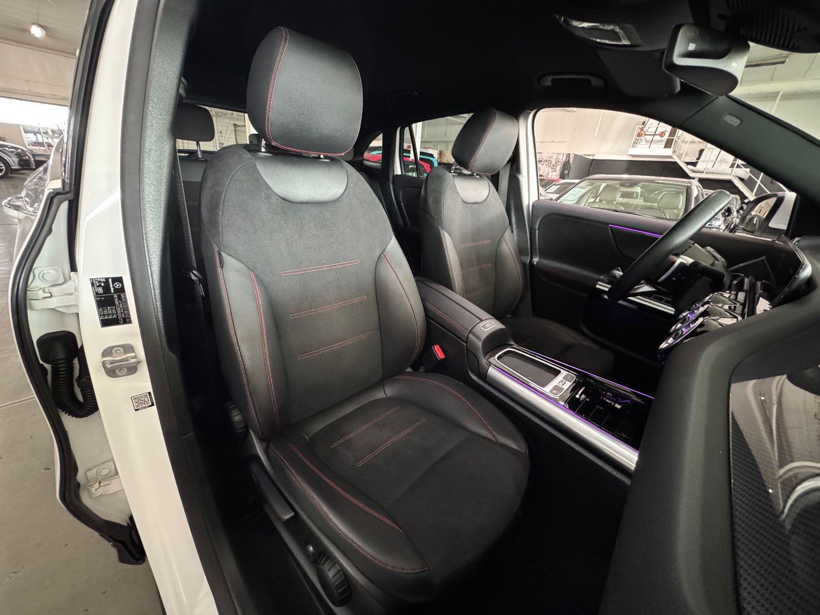 Fahrzeugabbildung Mercedes-Benz GLA 200 d 8GT AMG LINE PLUS MBUX DISTRONIC 19ALU