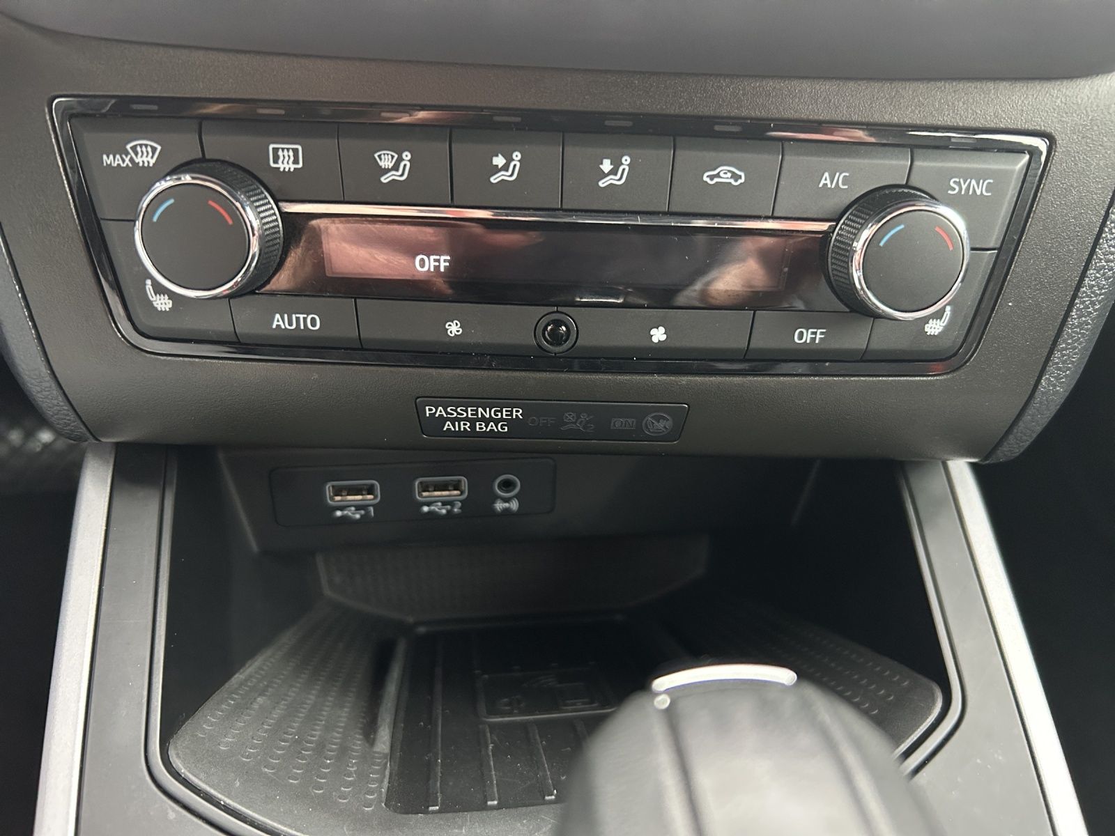 Fahrzeugabbildung SEAT Arona TSI FR DSG LED ACC AHK SH PDC Beats SeatCo