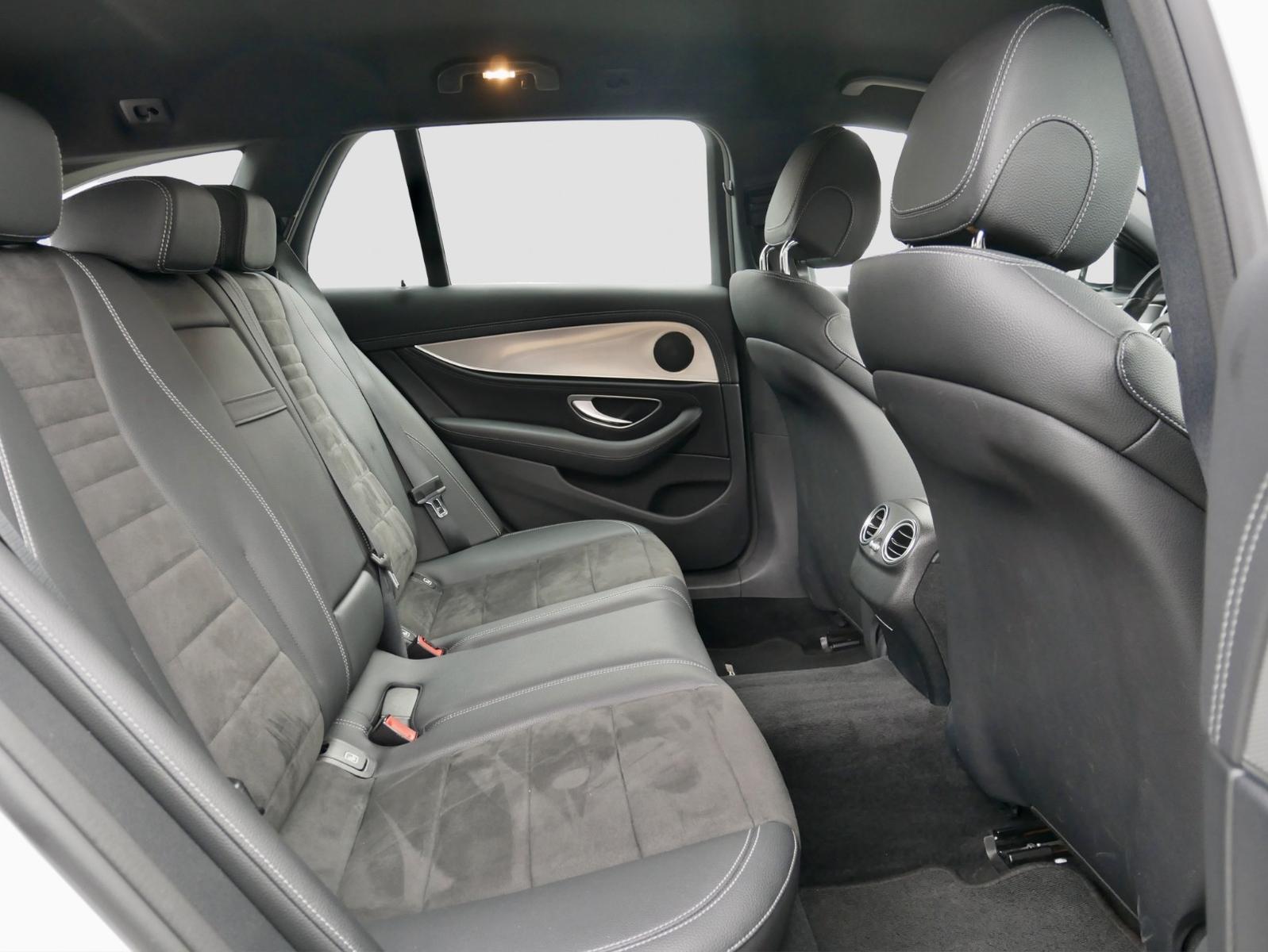 Mercedes-Benz E 220d  AMG Line 4Matic+AHK+LED+S-HEFT