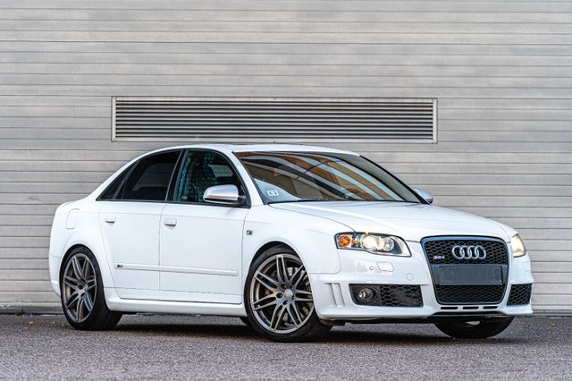 Audi RS4 4.2 quattro