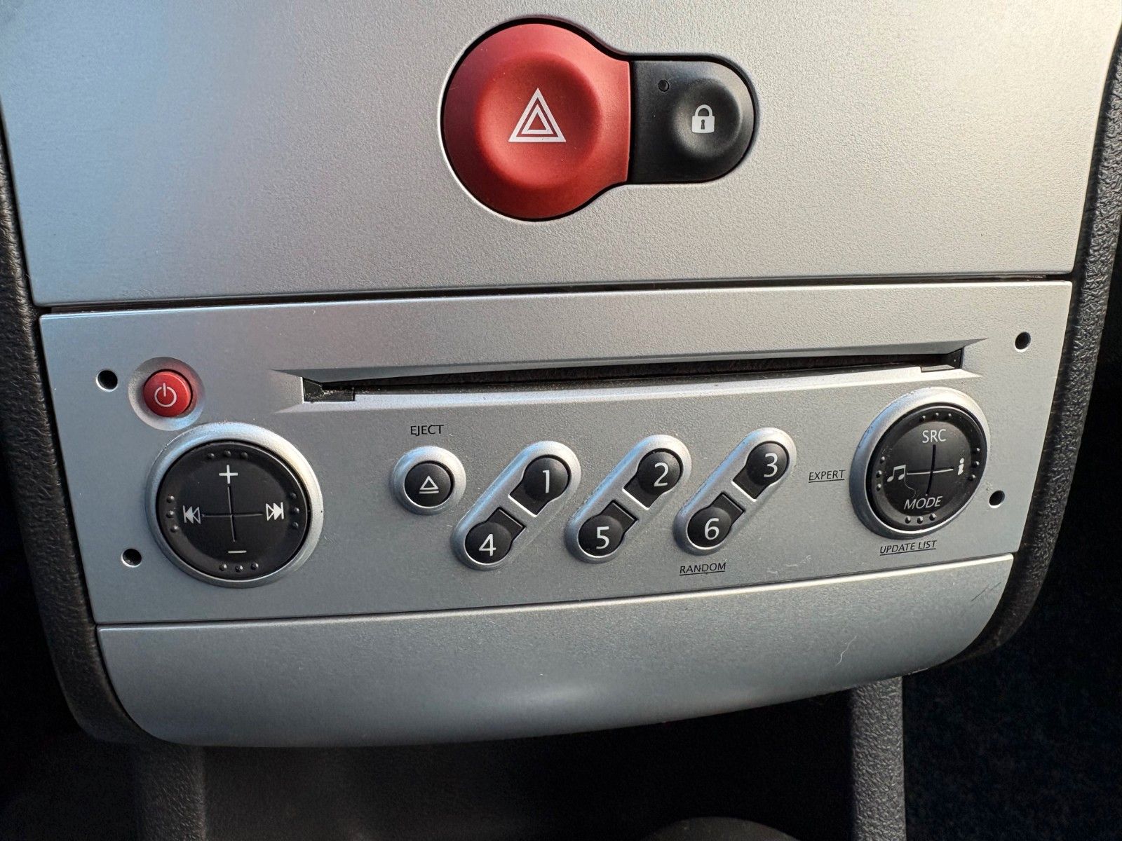 Fahrzeugabbildung Renault Modus 1.2 TCe 100 Klima 2.HAND TÜV 10/2027 Tempo