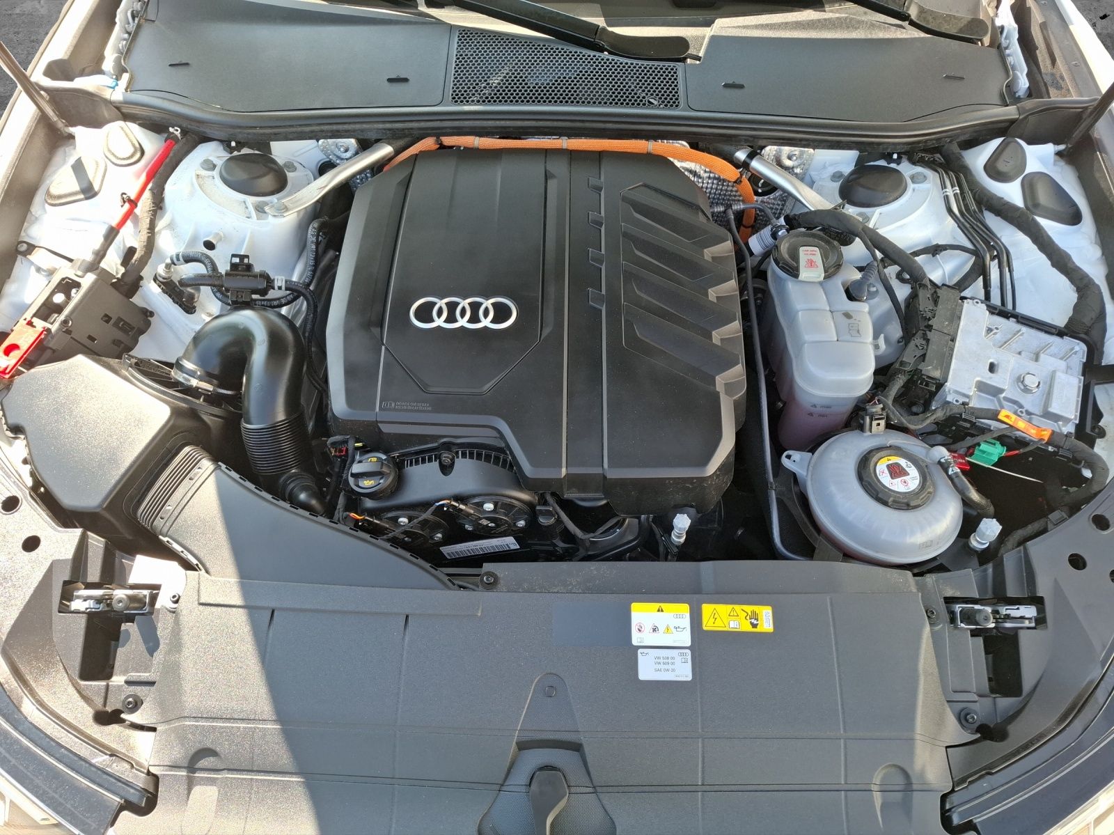 Fahrzeugabbildung Audi A6 Avant 50 TFSI e quattro Matrix AHK HUD AVC AC