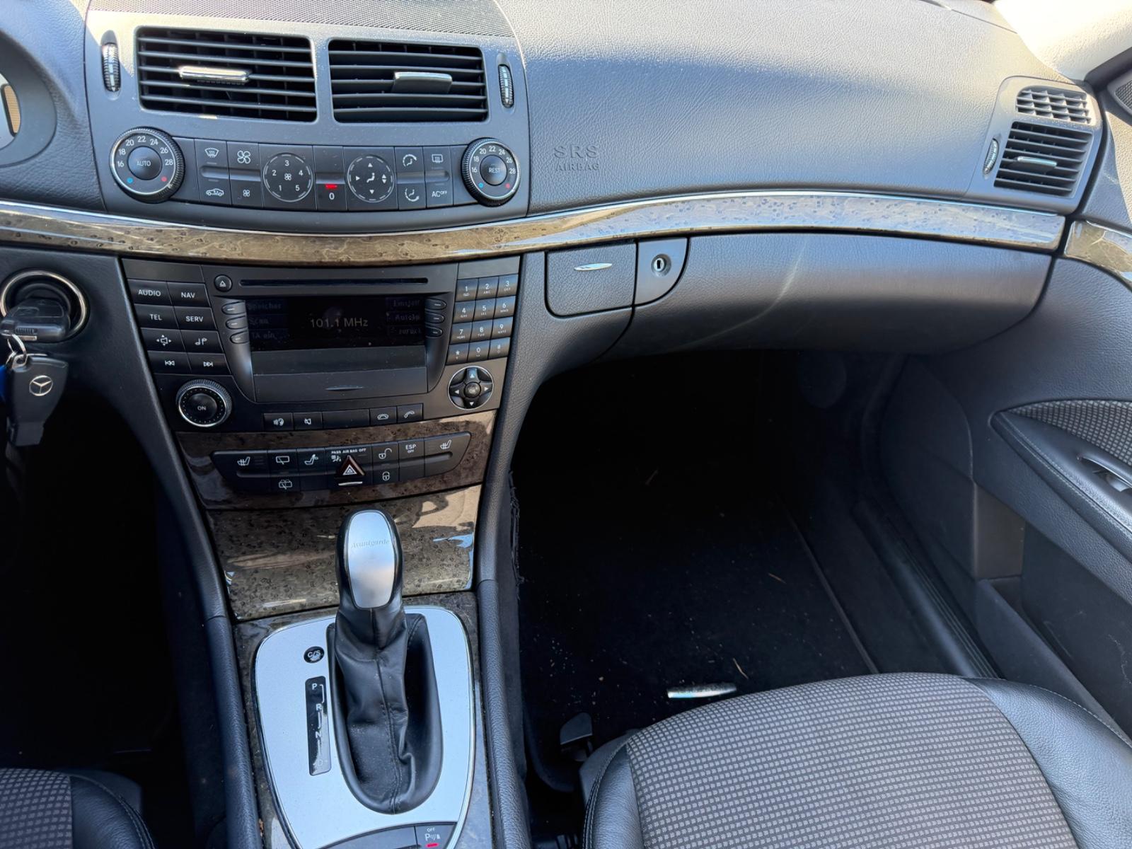 Mercedes-Benz E270 2005 — photo 10