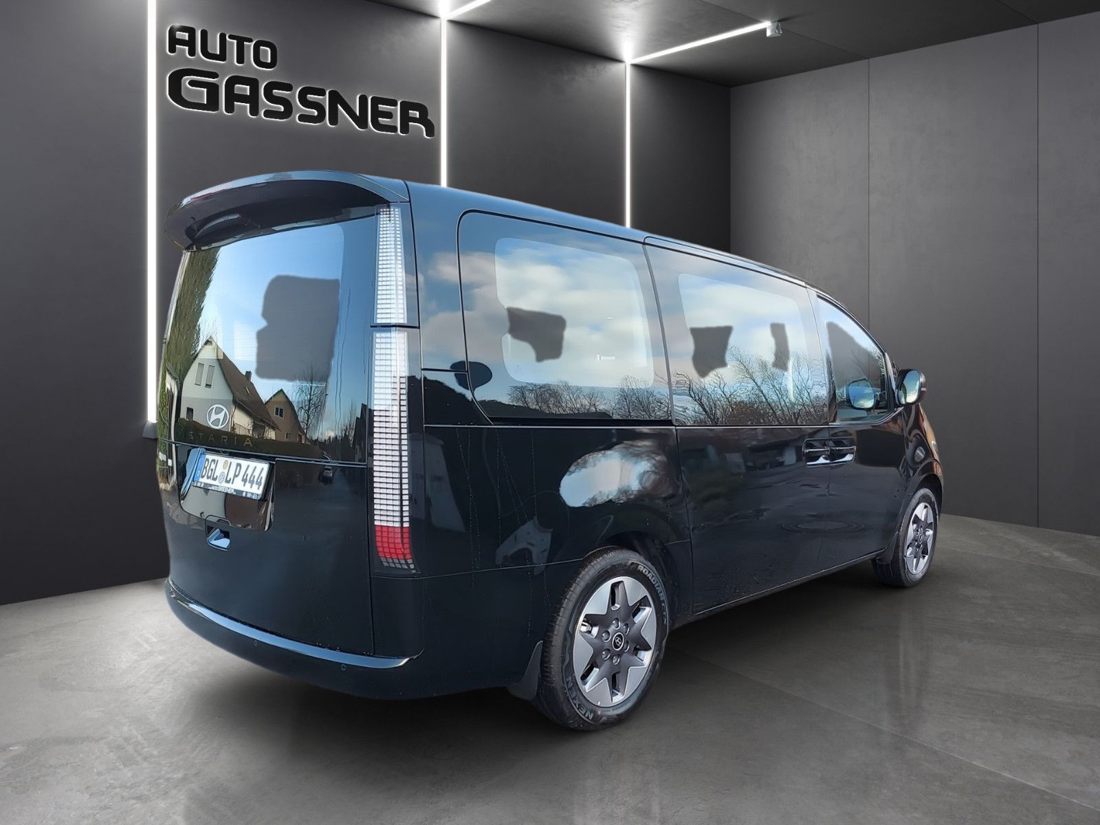 Fahrzeugabbildung Hyundai Staria Hybrid 225PS Trend 9-Sitzer Parkp. Easy-P