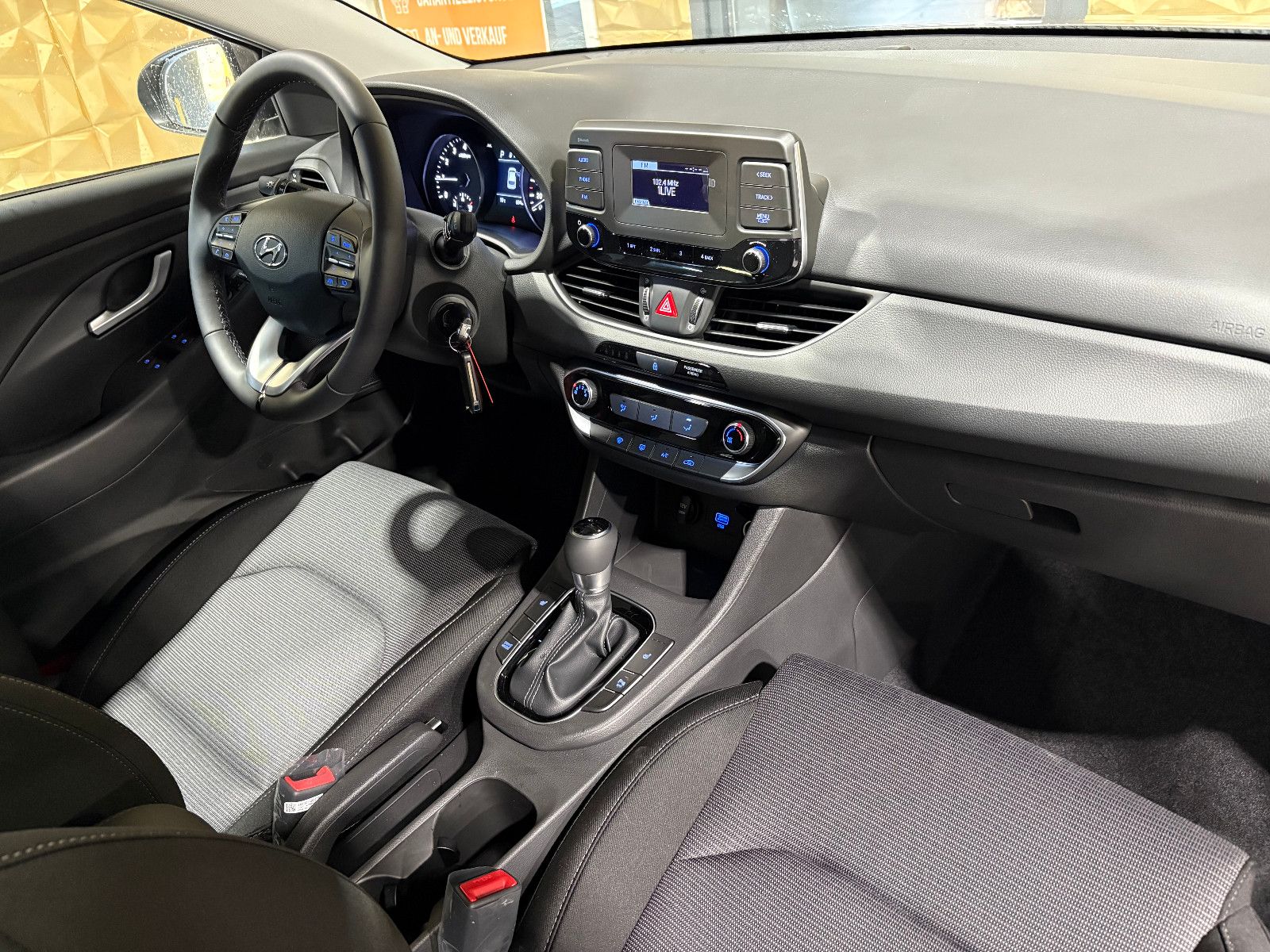 Fahrzeugabbildung Hyundai i30 Select Mild-Hybrid/PDC/DAB/SHZ/KLIMA/TEMPOMA