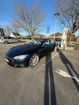 Tesla Model S P85 PERFORMANCE - mit Elektro-Antrieb: Sportwagen
